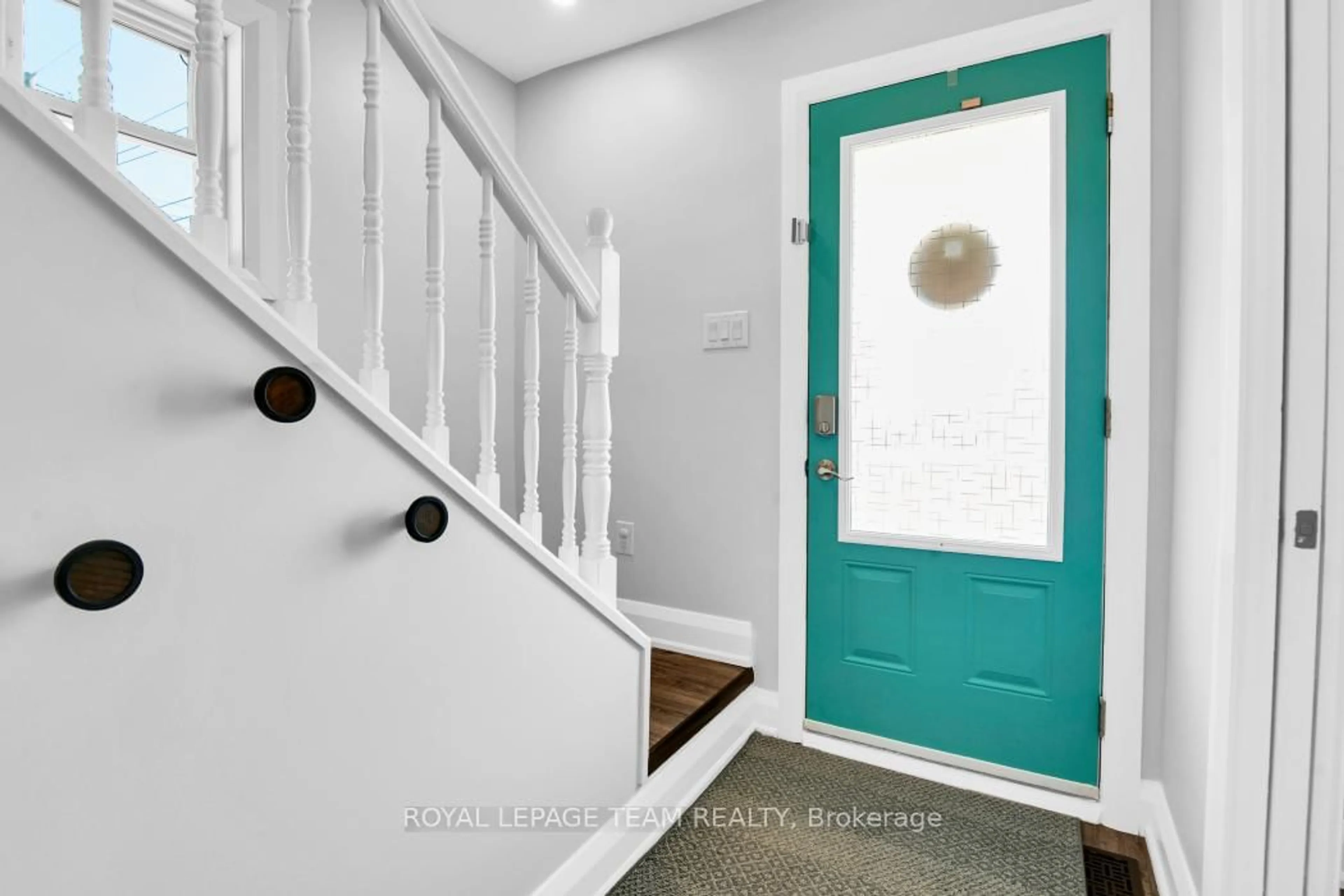 Indoor entryway for 1626 WALLACE St, Clarence-Rockland Ontario K4K 1C9