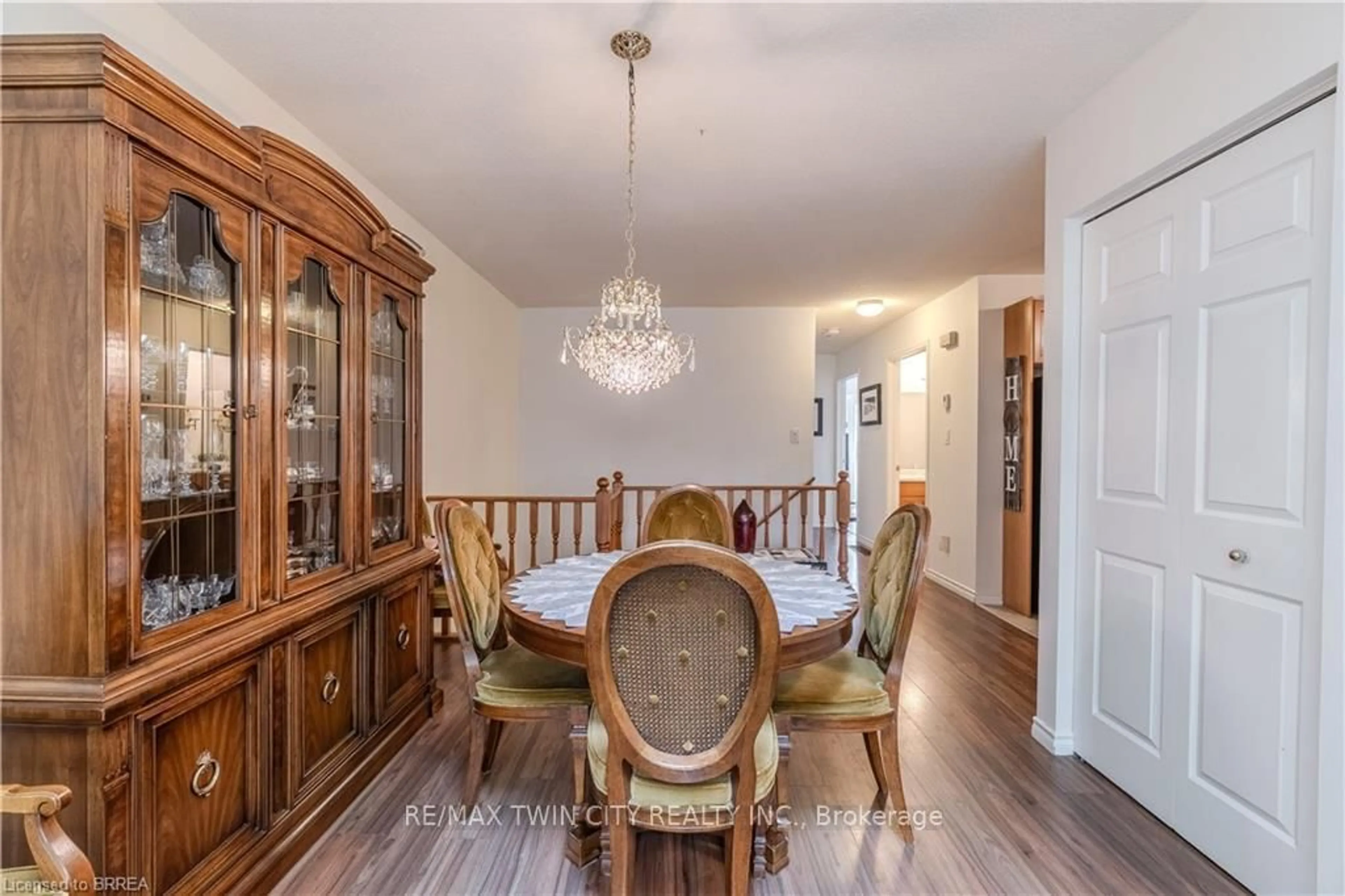Dining room, wood/laminate floor for 1030 Colborne St #47, Brantford Ontario N3S 3T6
