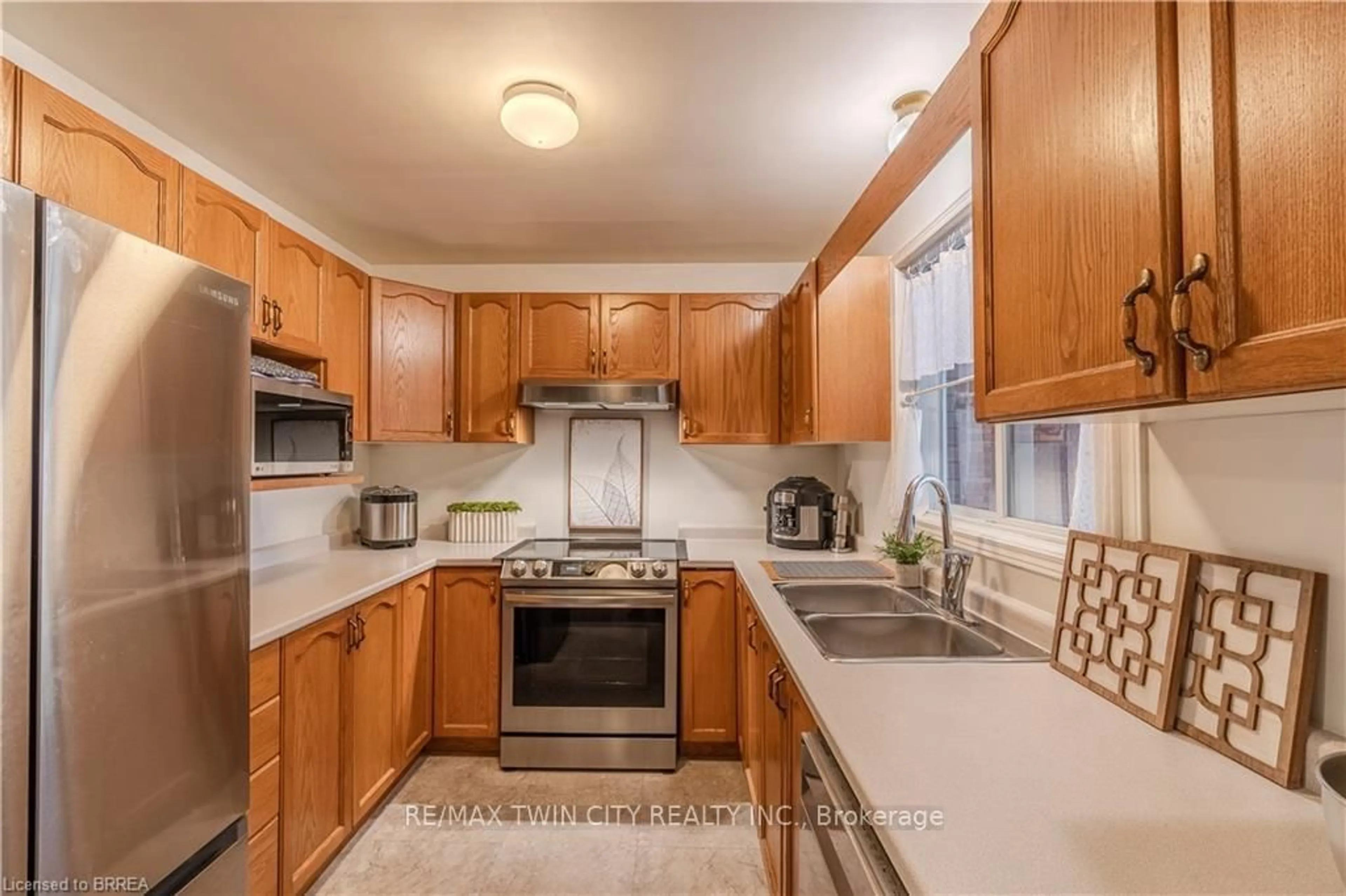 Standard kitchen, ceramic/tile floor for 1030 Colborne St #47, Brantford Ontario N3S 3T6