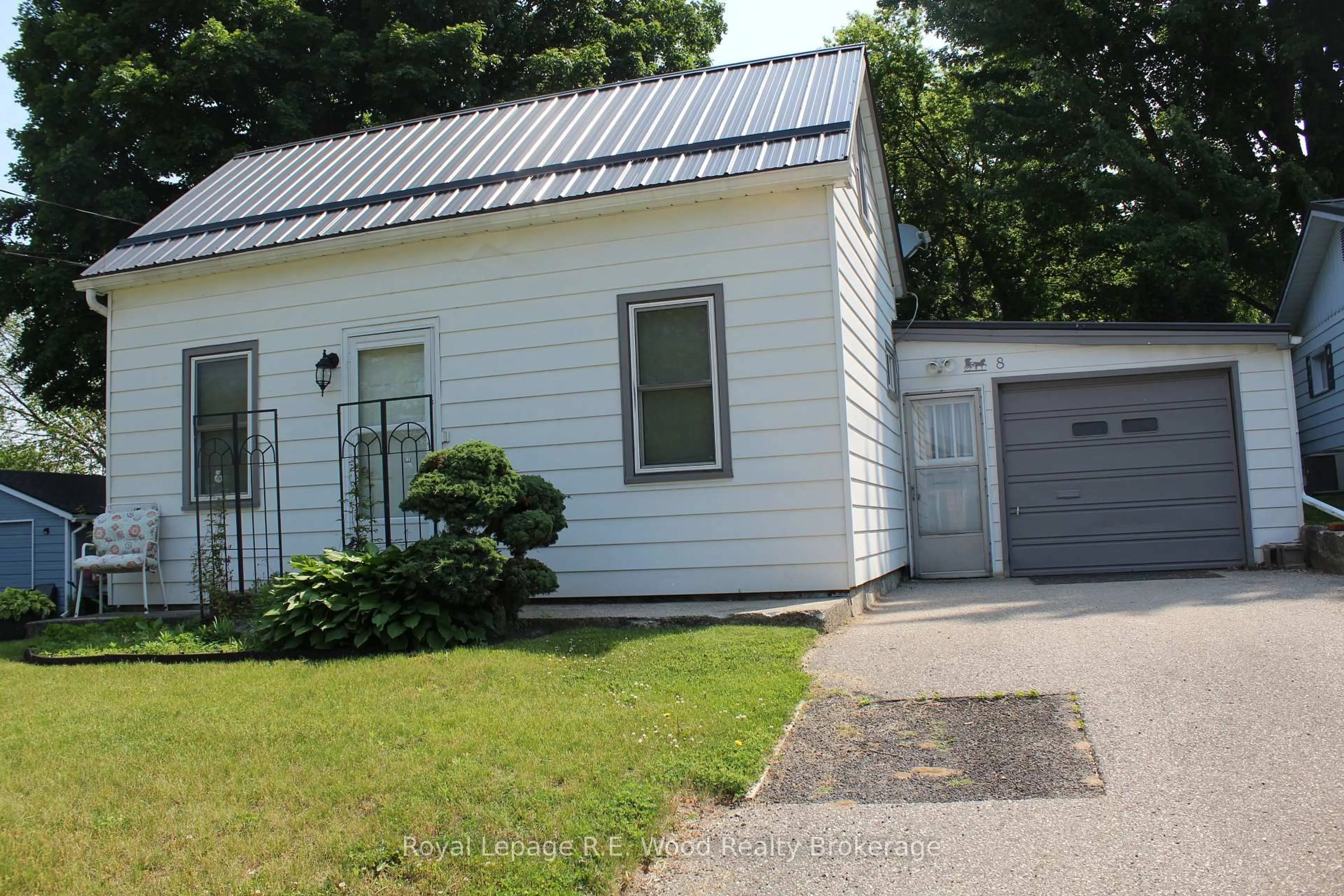 Unknown for 8 Tillson St, Tillsonburg Ontario N4G 2X2