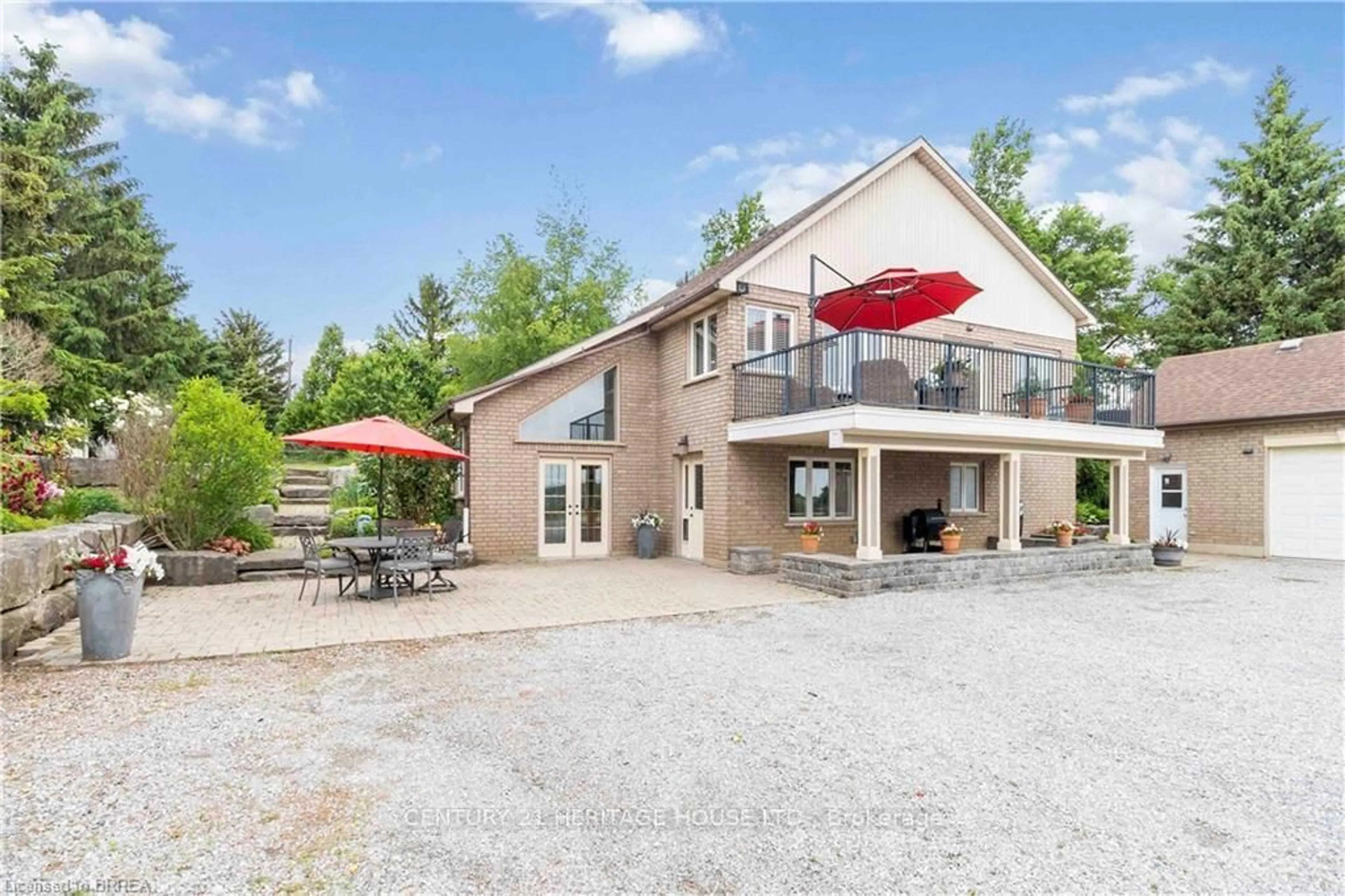 Patio, unknown for 221 Old Onondaga Rd, Brantford Ontario N3T 5L4