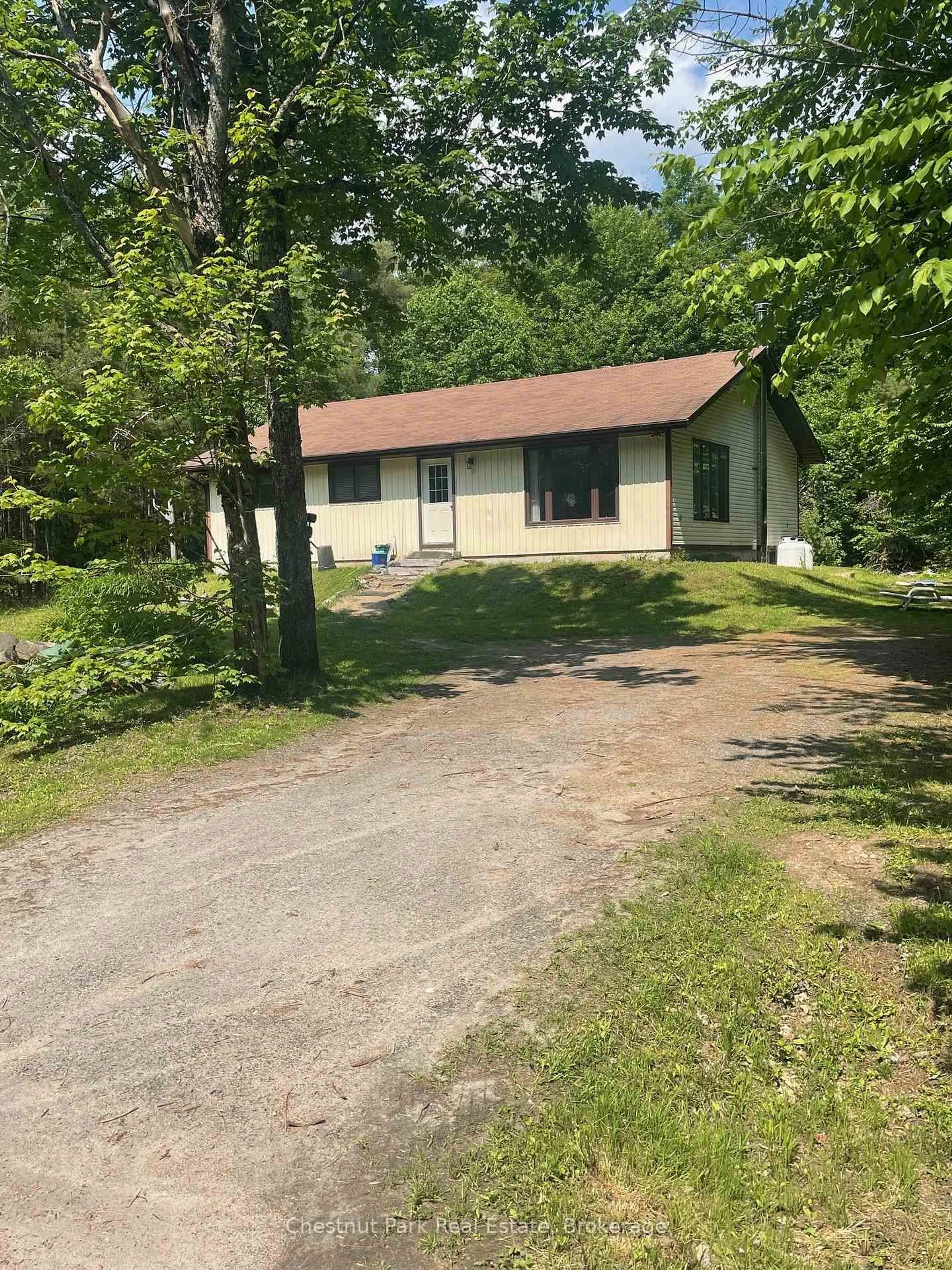 A pic from outside/outdoor area/front of a property/back of a property/a pic from drone, unknown for 1044 Ashley Lane, Bracebridge Ontario P1L 1X1