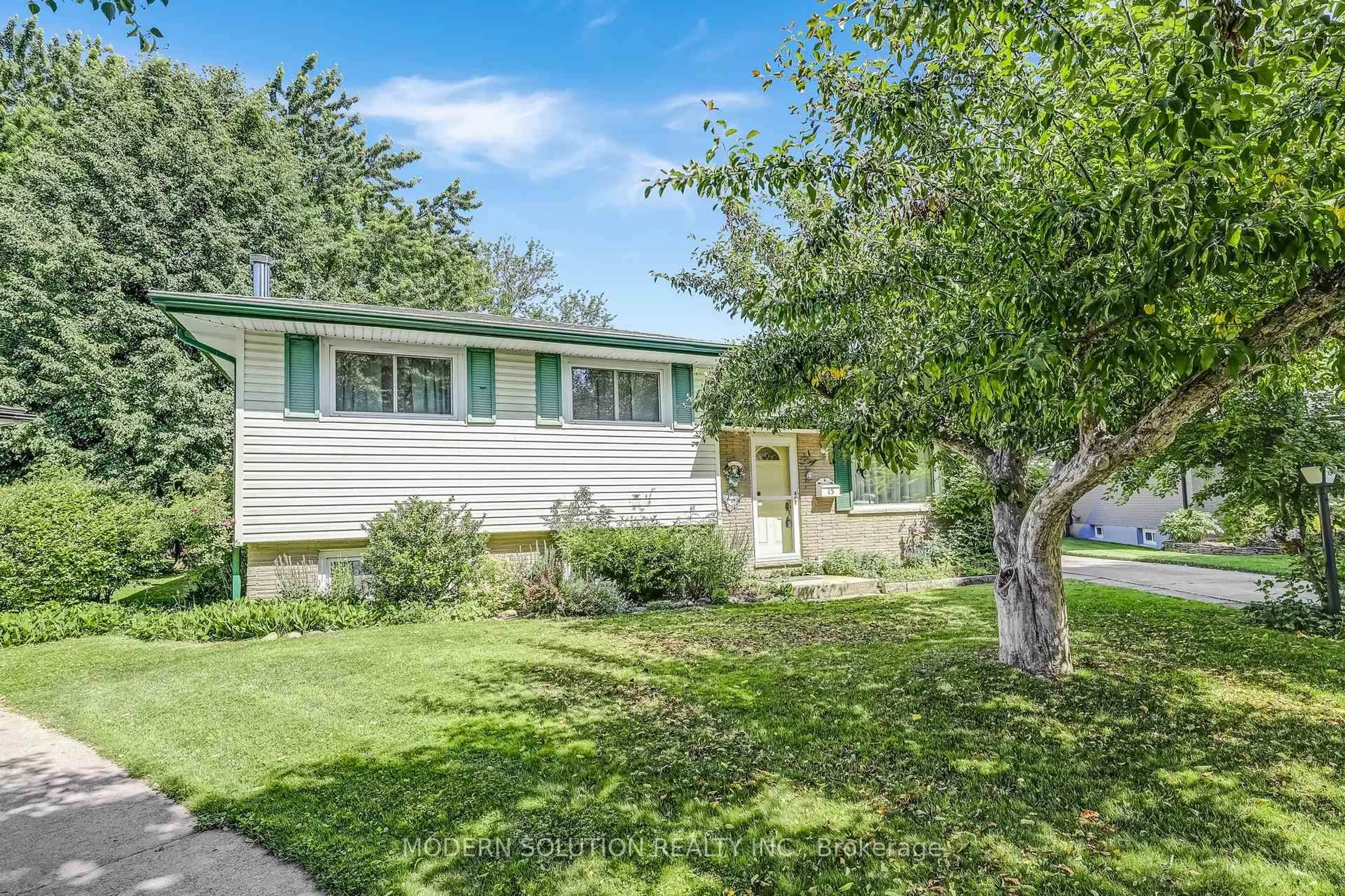 A pic from outside/outdoor area/front of a property/back of a property/a pic from drone, street for 15 Cree Pl, London East Ontario N5V 2V6