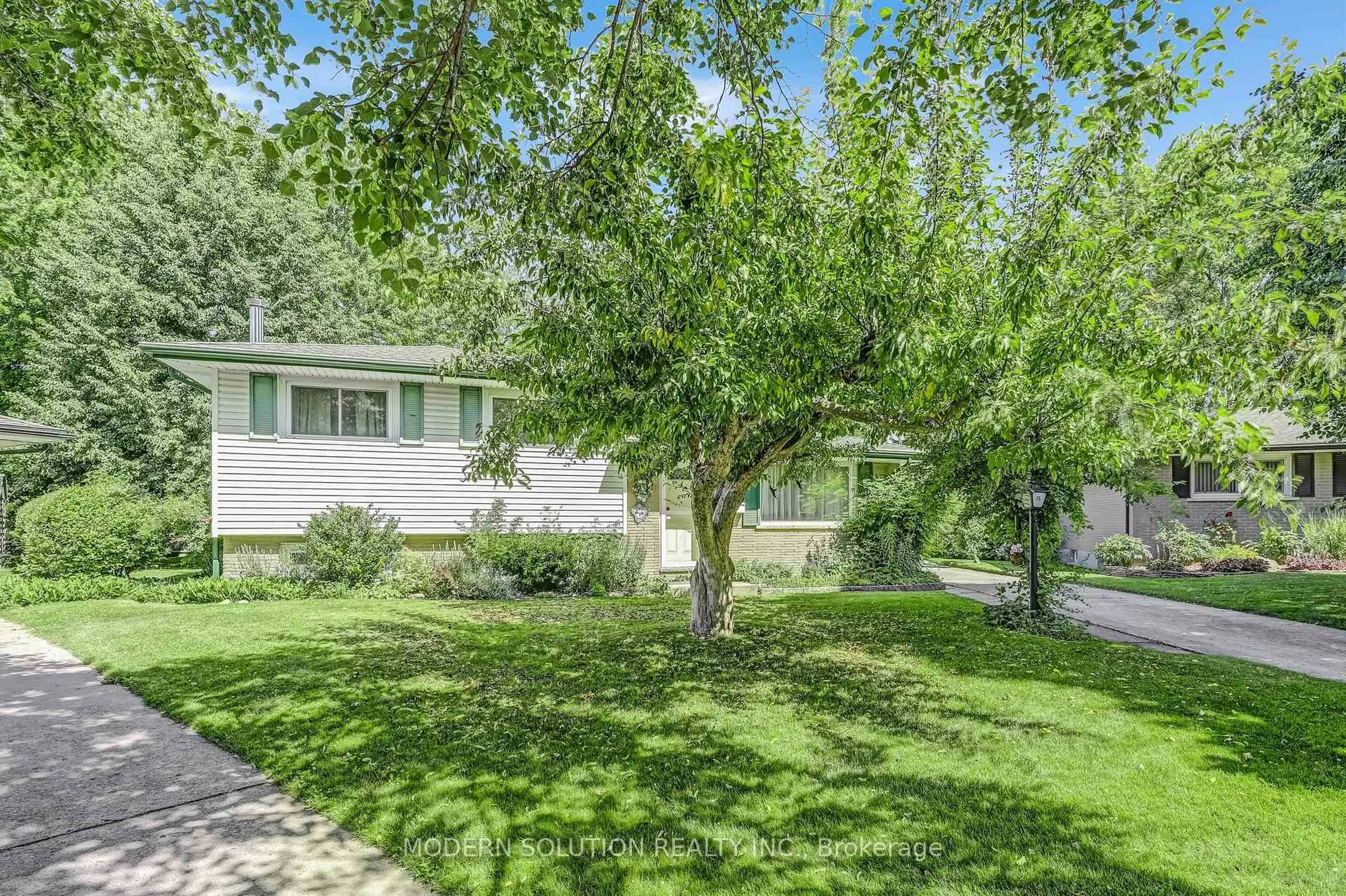 A pic from outside/outdoor area/front of a property/back of a property/a pic from drone, street for 15 Cree Pl, London East Ontario N5V 2V6
