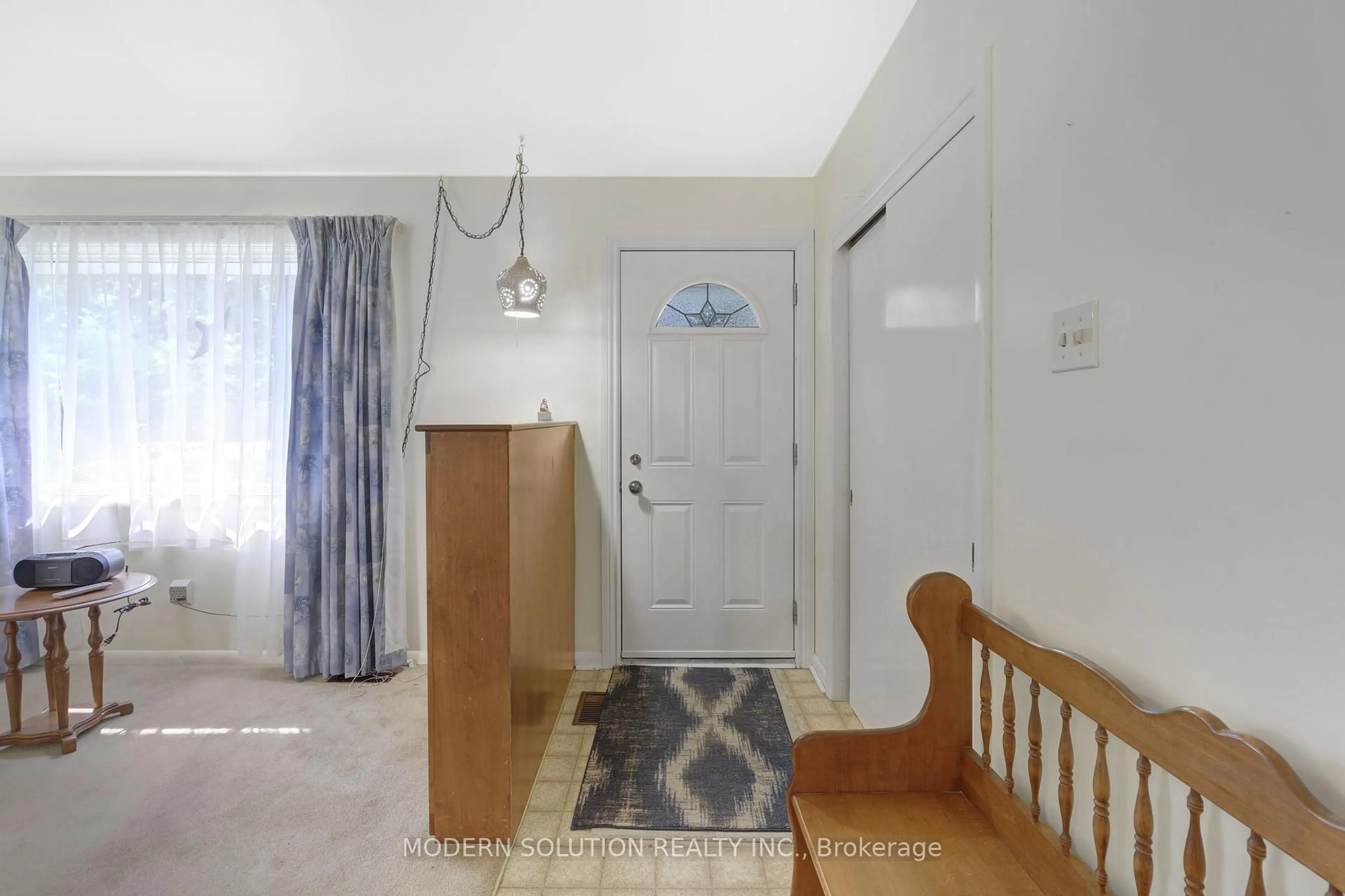 Indoor entryway for 15 Cree Pl, London East Ontario N5V 2V6