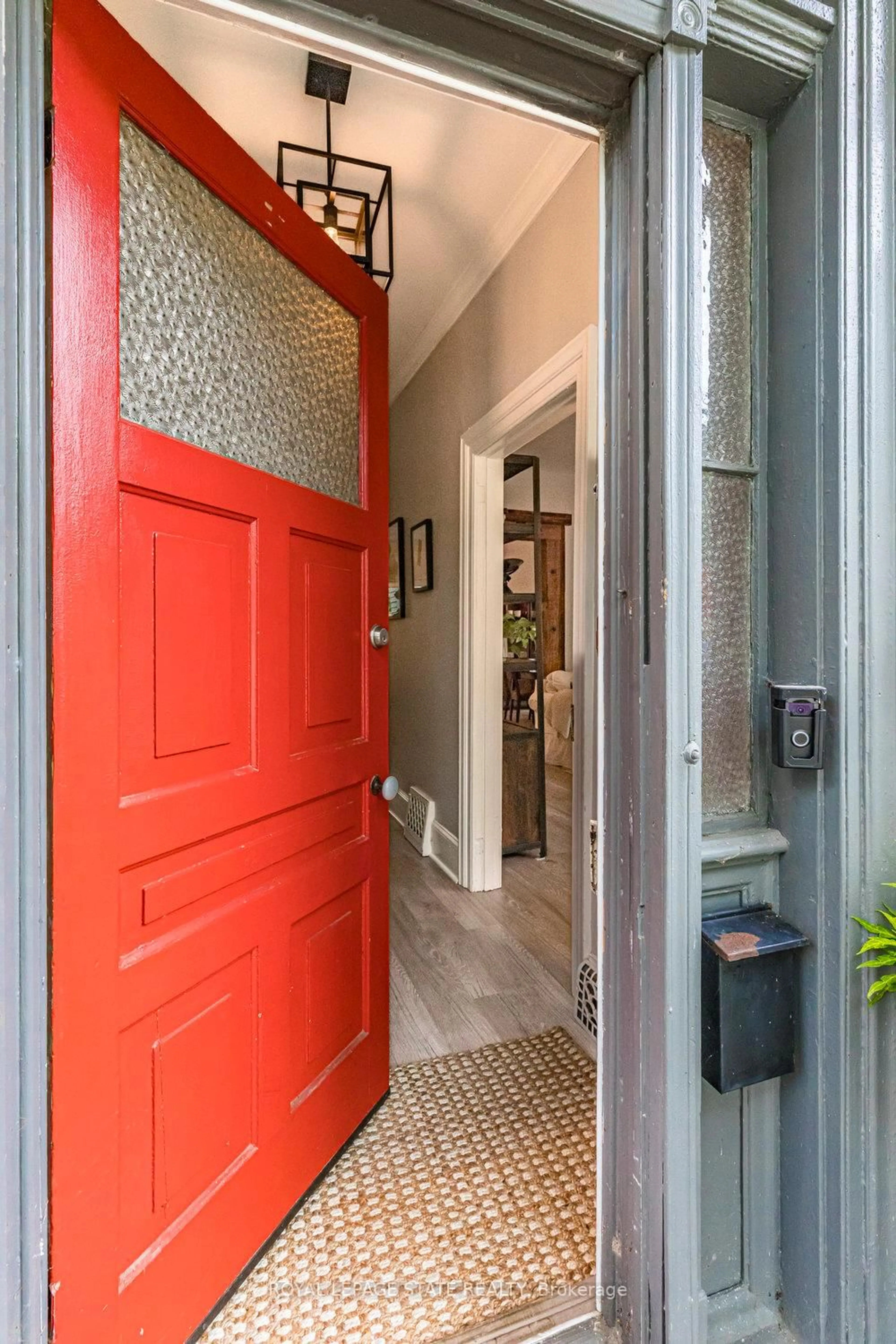 Indoor entryway for 132 Park St, Hamilton Ontario L9H 1X7