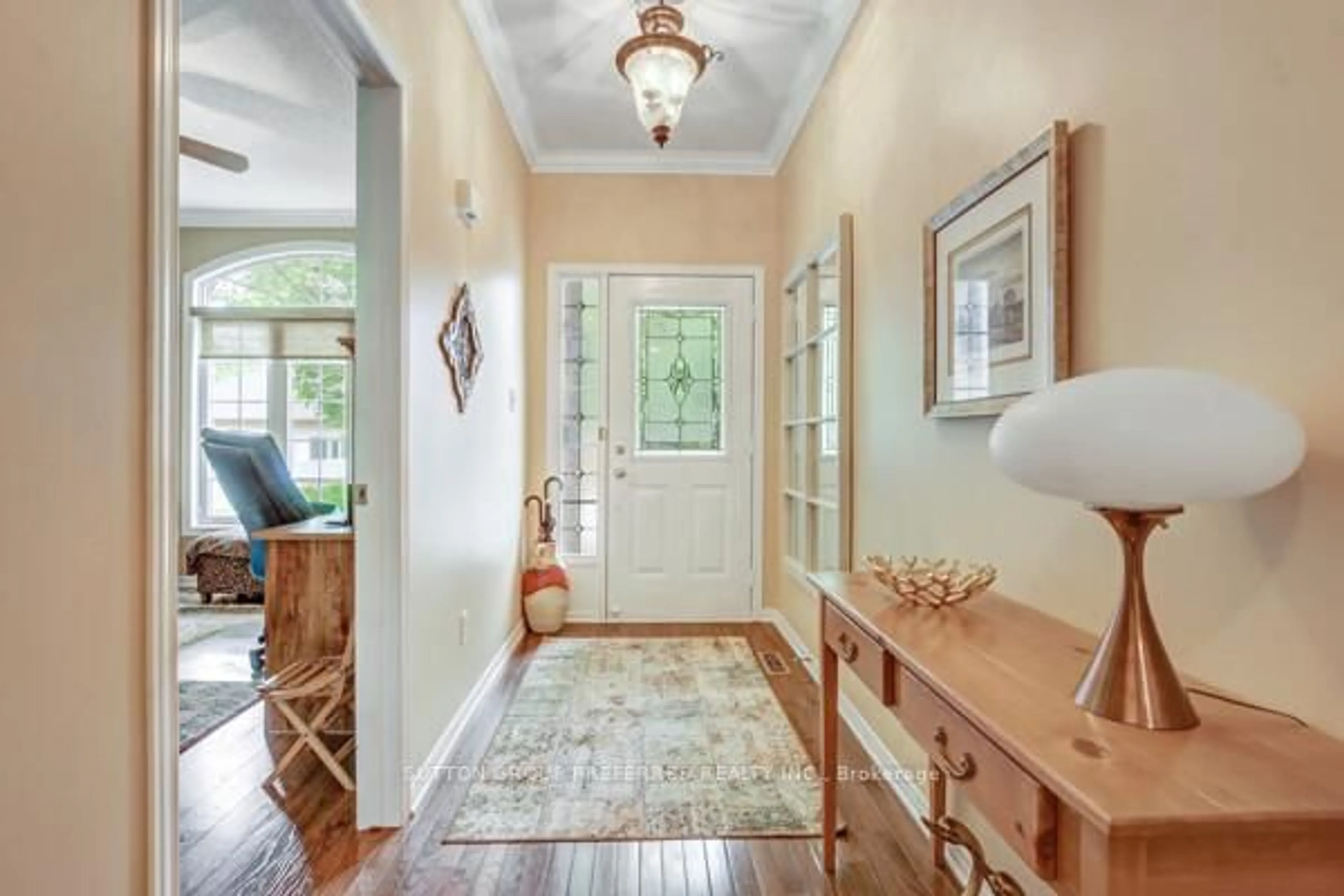 Indoor entryway for 681 Commissioners Rd #3, London South Ontario N6K 4T9