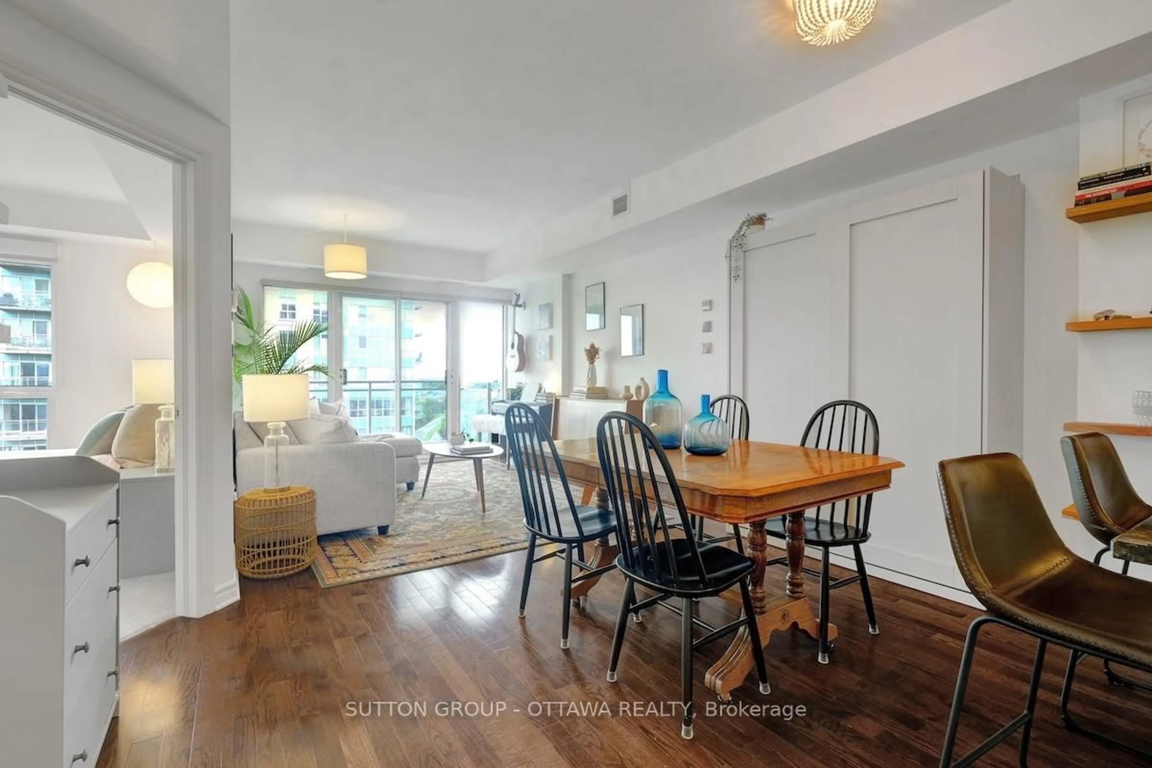 Dining room, wood/laminate floor for 70 Landry St #1303, Ottawa Ontario K1L 0A8