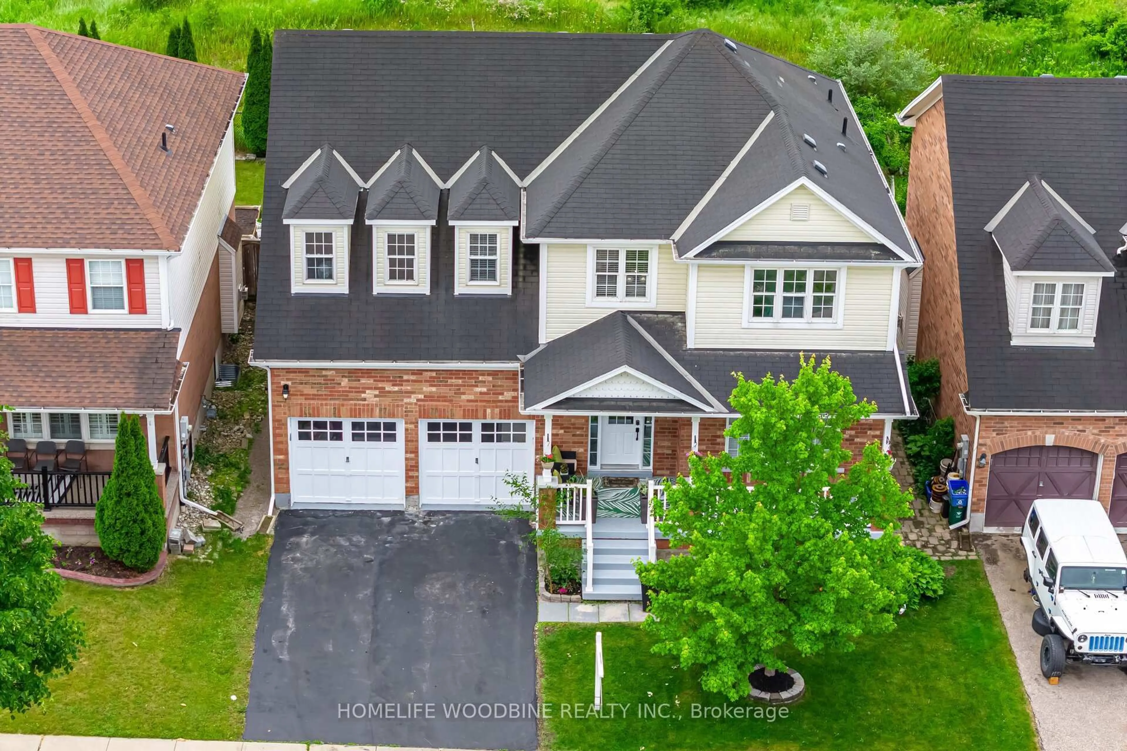 A pic from outside/outdoor area/front of a property/back of a property/a pic from drone, street for 80 Swift Cres, Cambridge Ontario N1P 1J9