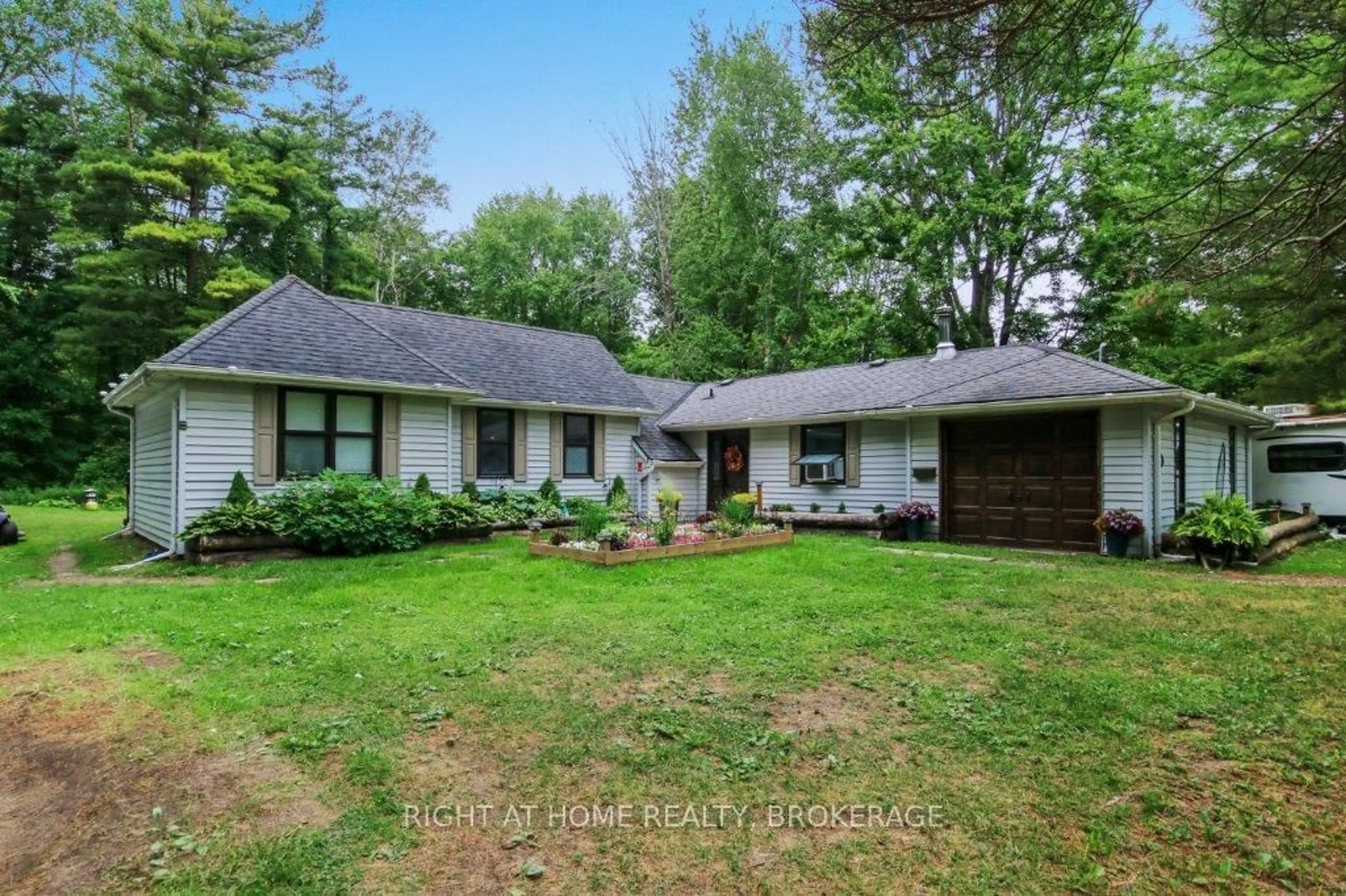 A pic from outside/outdoor area/front of a property/back of a property/a pic from drone, unknown for 20 Ross Cres, Norfolk Ontario N4B 1A6