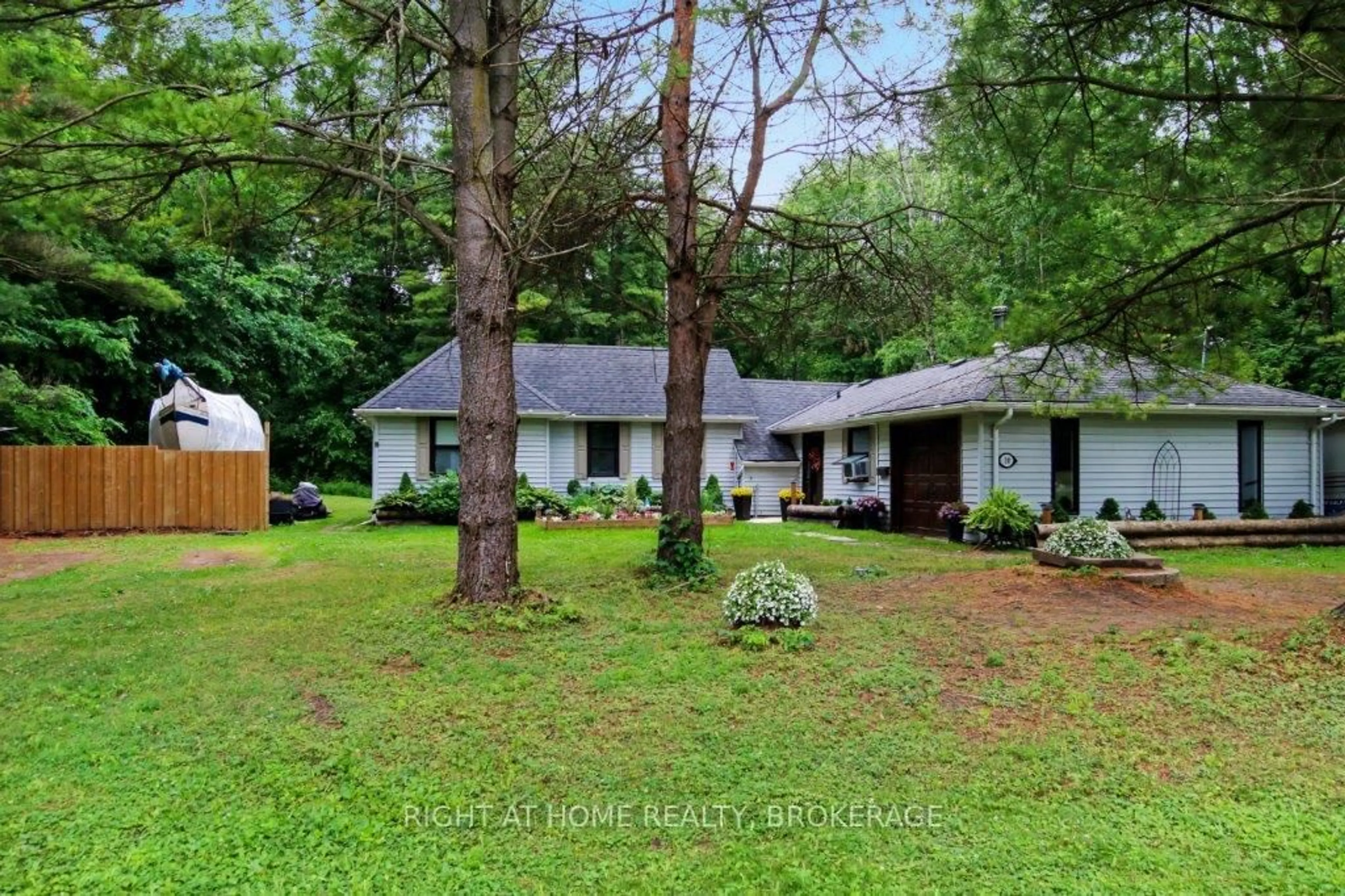 A pic from outside/outdoor area/front of a property/back of a property/a pic from drone, unknown for 20 Ross Cres, Norfolk Ontario N4B 1A6