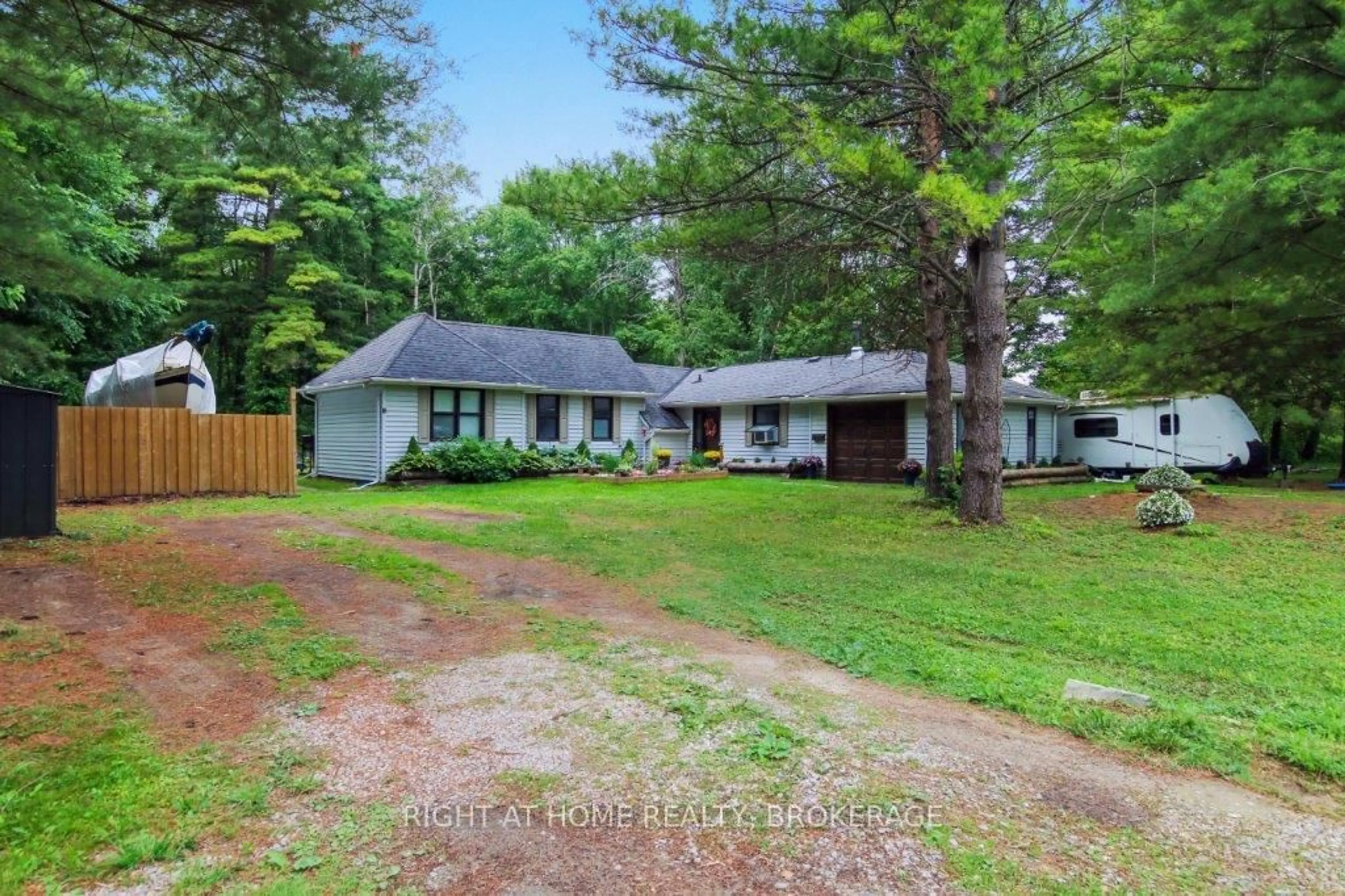 A pic from outside/outdoor area/front of a property/back of a property/a pic from drone, unknown for 20 Ross Cres, Norfolk Ontario N4B 1A6