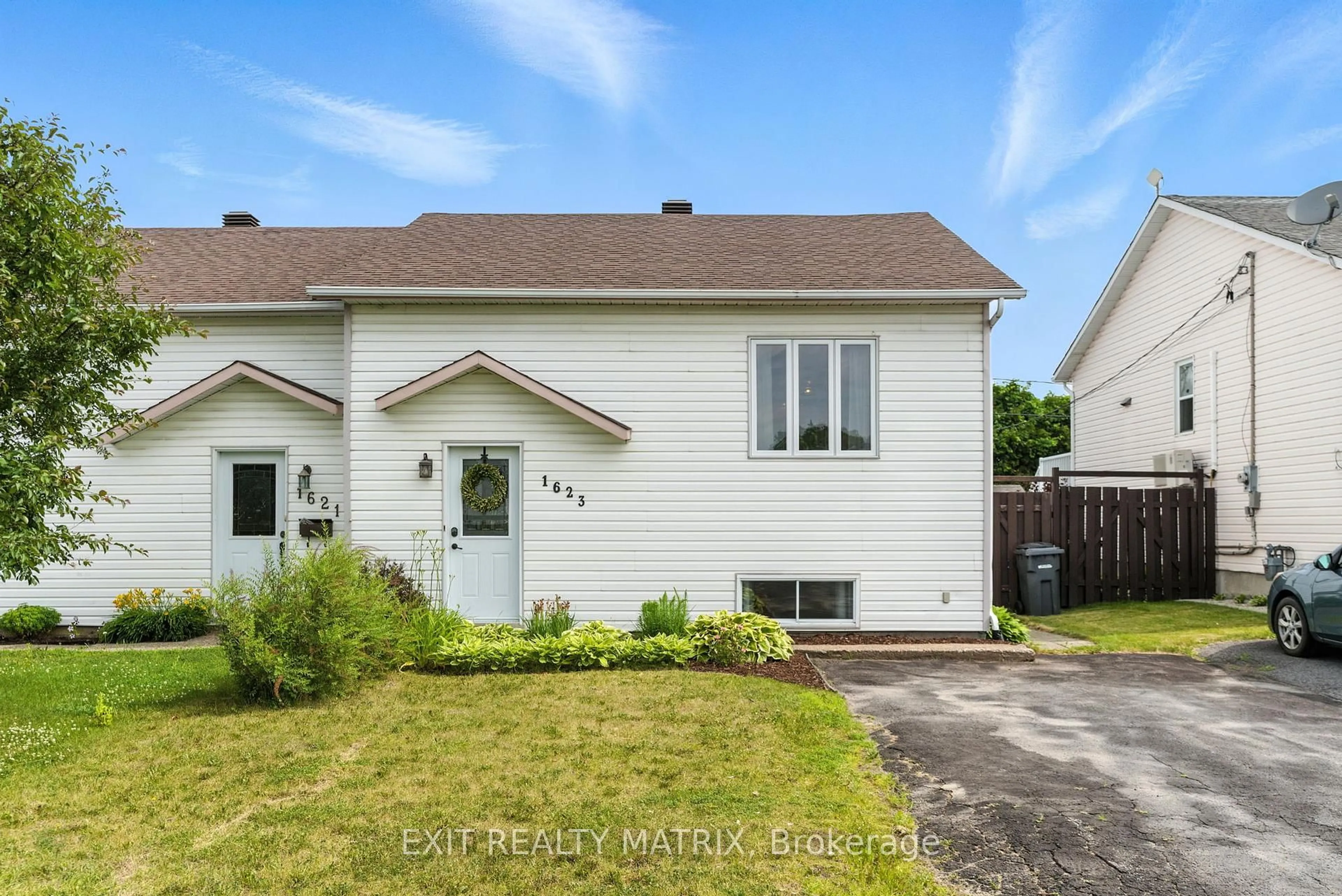 Home with vinyl exterior material, street for 1623 Lansdowne St, Hawkesbury Ontario K6A 3N7