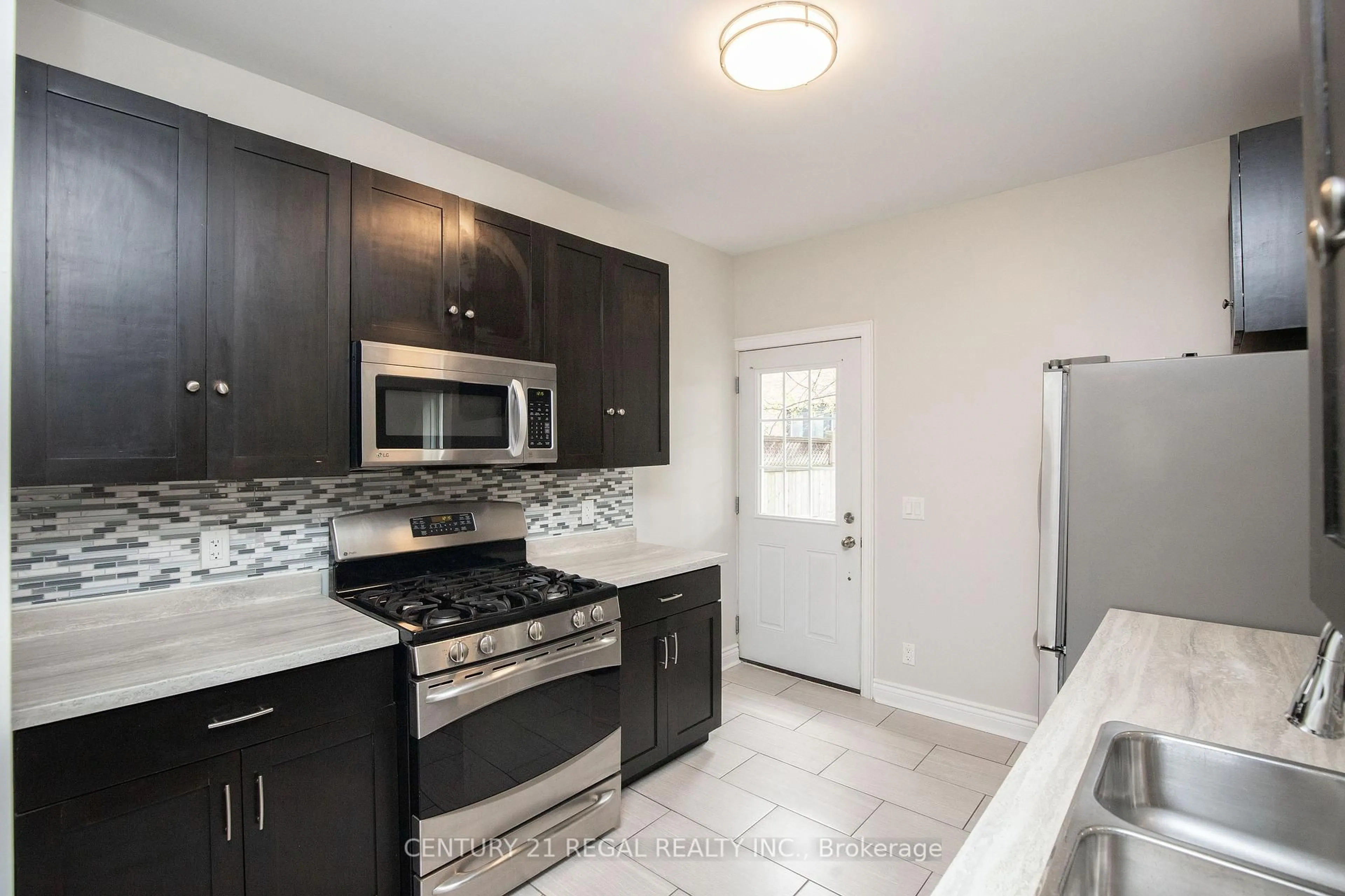 Standard kitchen, ceramic/tile floor for 112 Maplewood Ave, Hamilton Ontario L8M 1X2