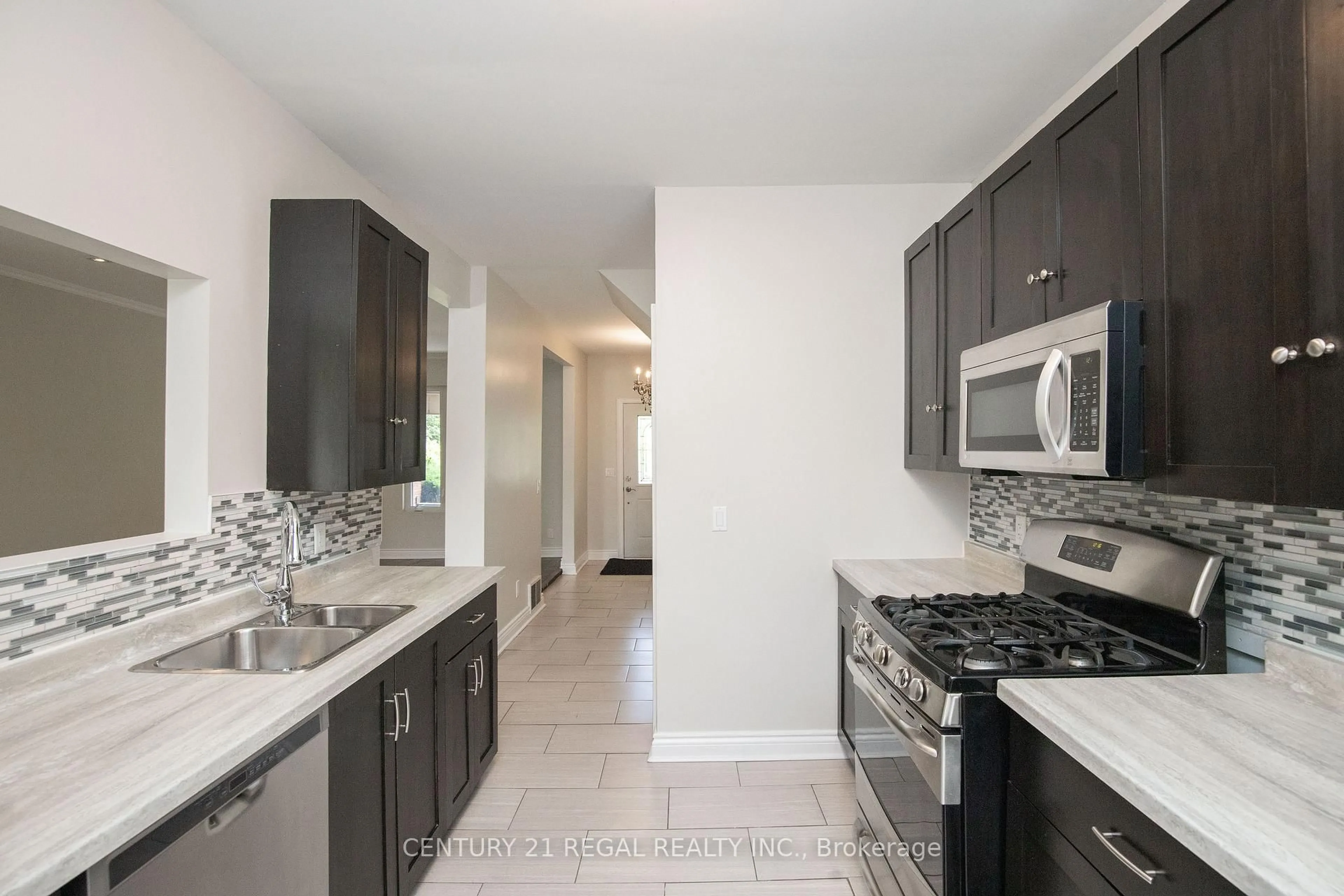 Standard kitchen, ceramic/tile floor for 112 Maplewood Ave, Hamilton Ontario L8M 1X2