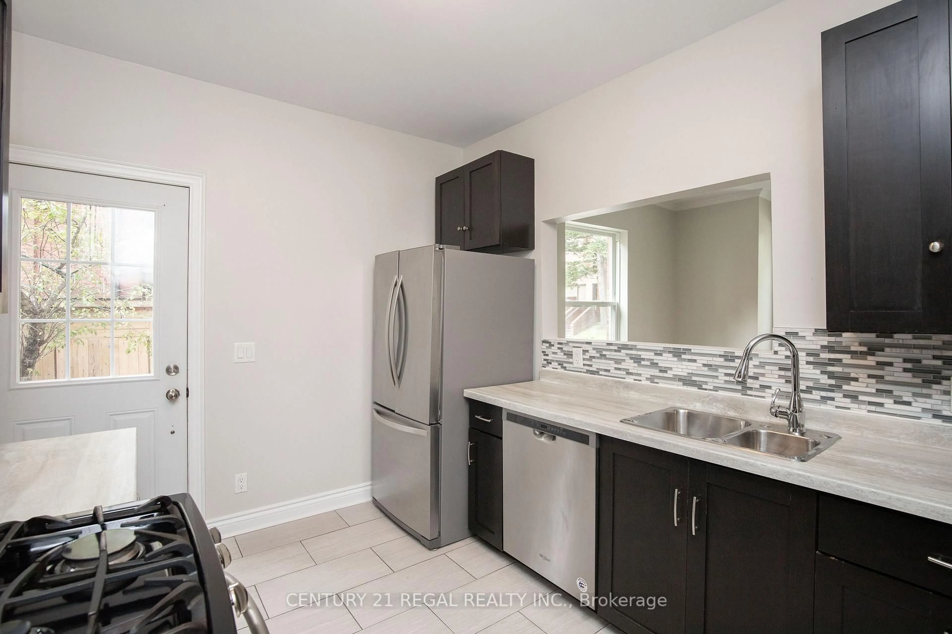 Standard kitchen, ceramic/tile floor for 112 Maplewood Ave, Hamilton Ontario L8M 1X2