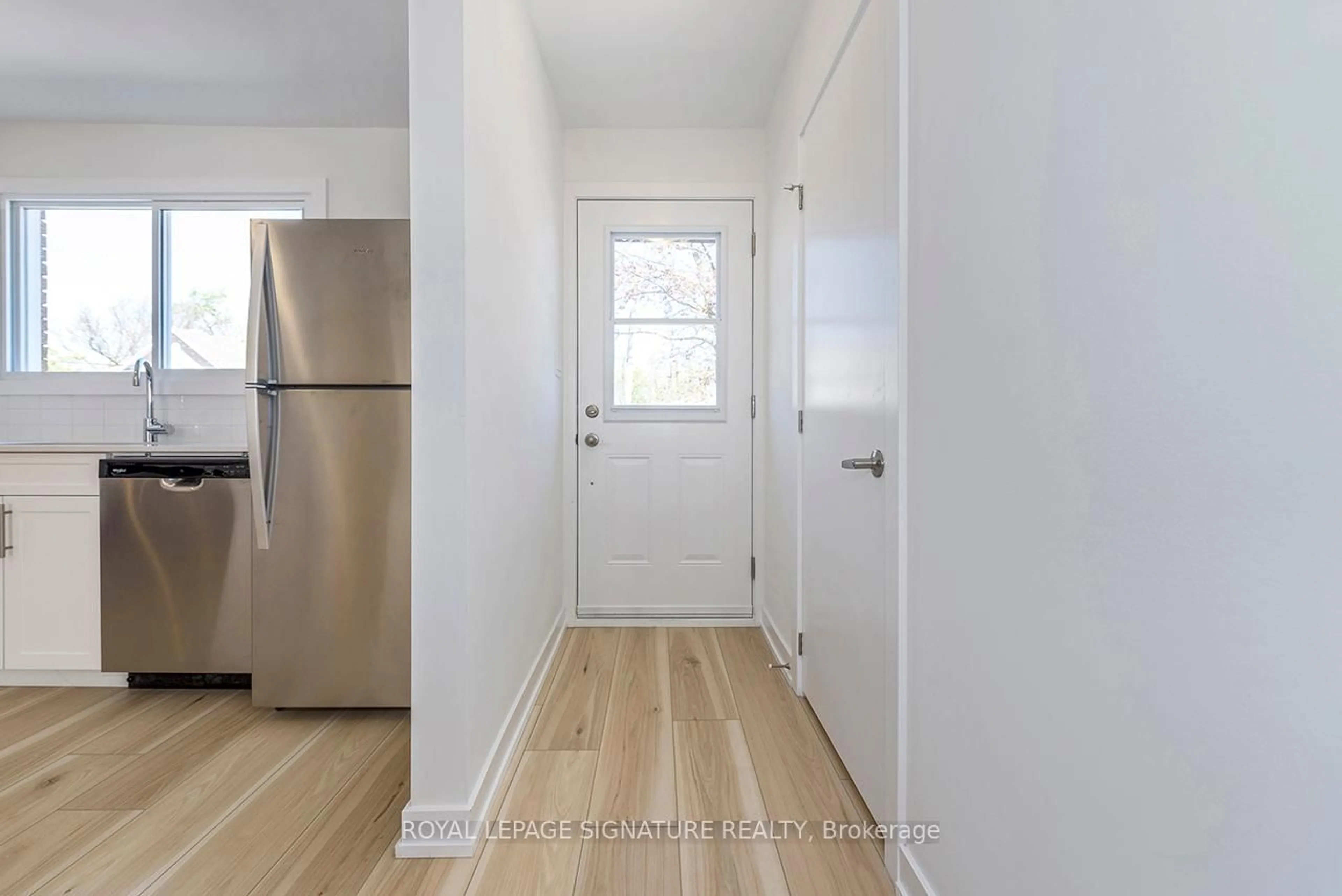 Indoor entryway for 20 Anna Capri Dr #4, Hamilton Ontario L8W 1M6