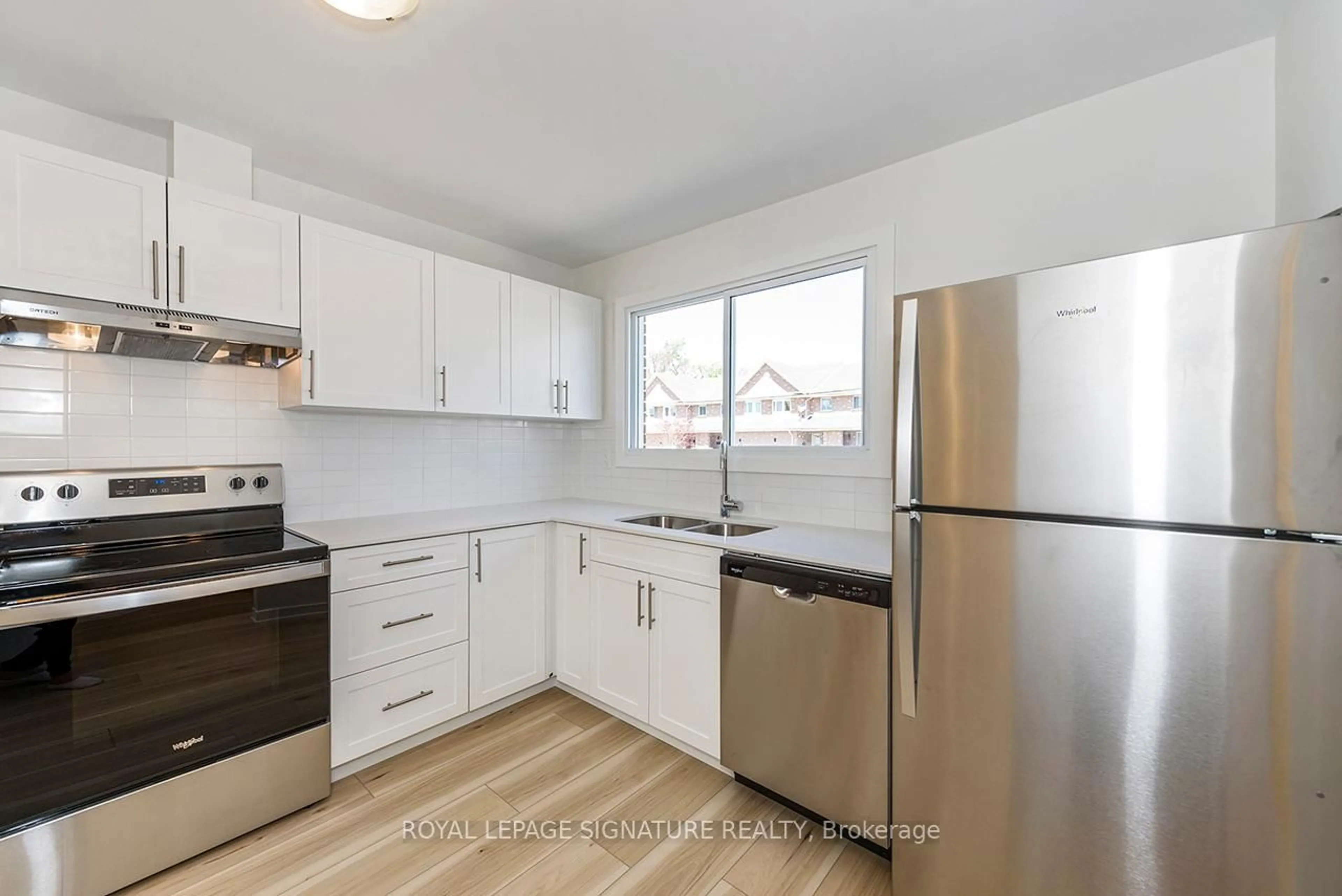 Standard kitchen, wood/laminate floor for 20 Anna Capri Dr #4, Hamilton Ontario L8W 1M6