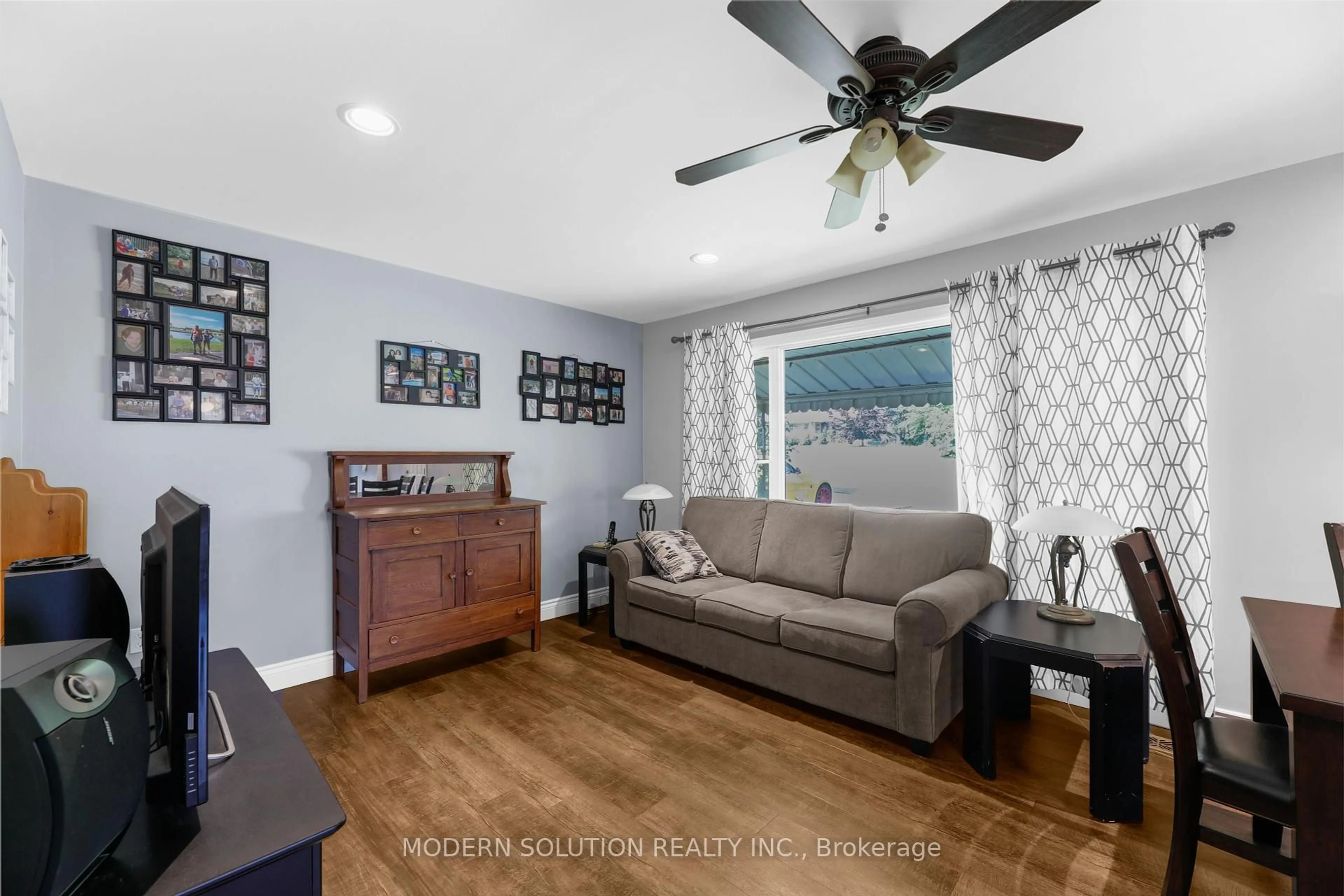 Living room with furniture, unknown for 134 CLARKE St, Woodstock Ontario N4S 7M7