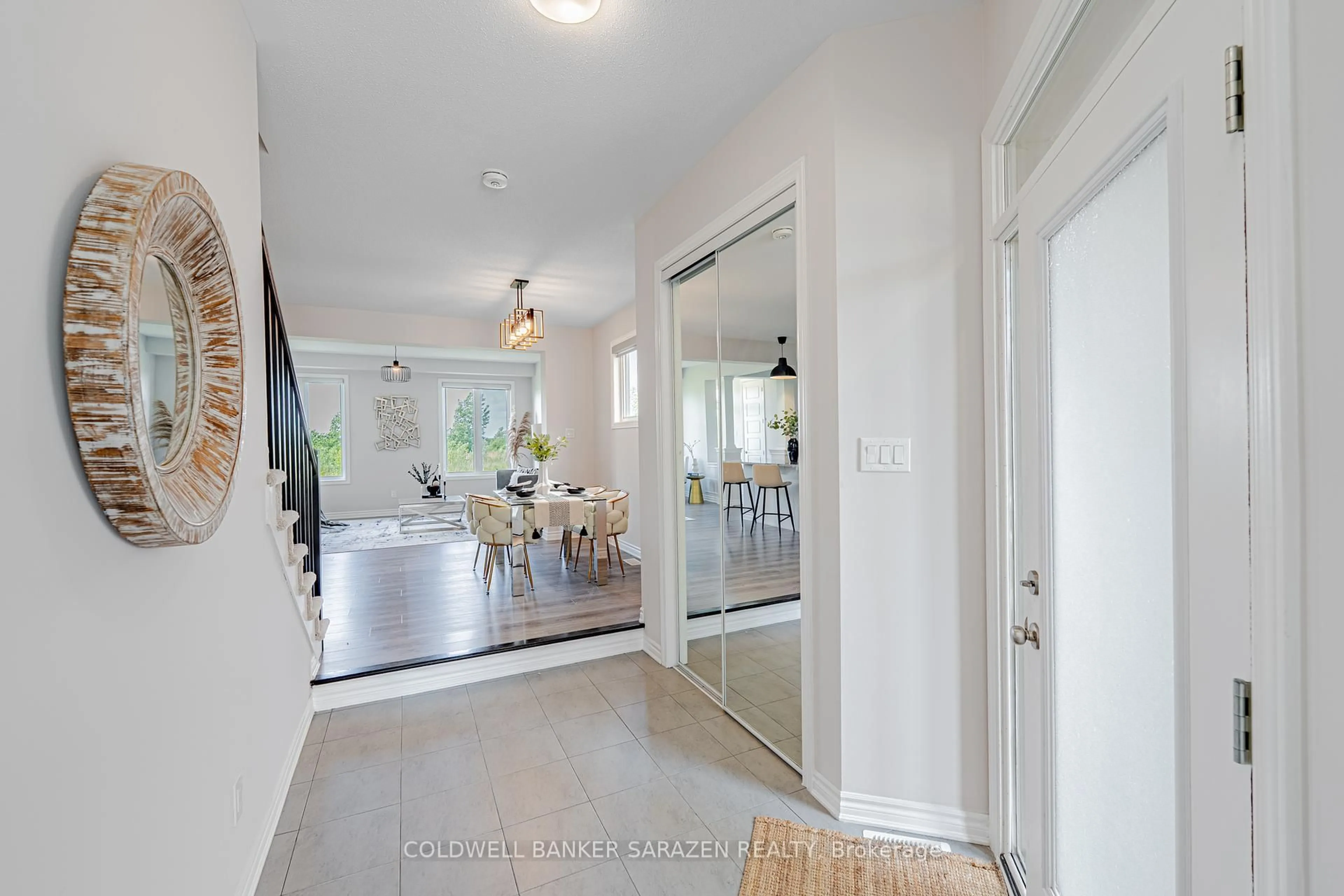 Indoor entryway for 604 Perseus Ave, Ottawa Ontario K2J 6S7