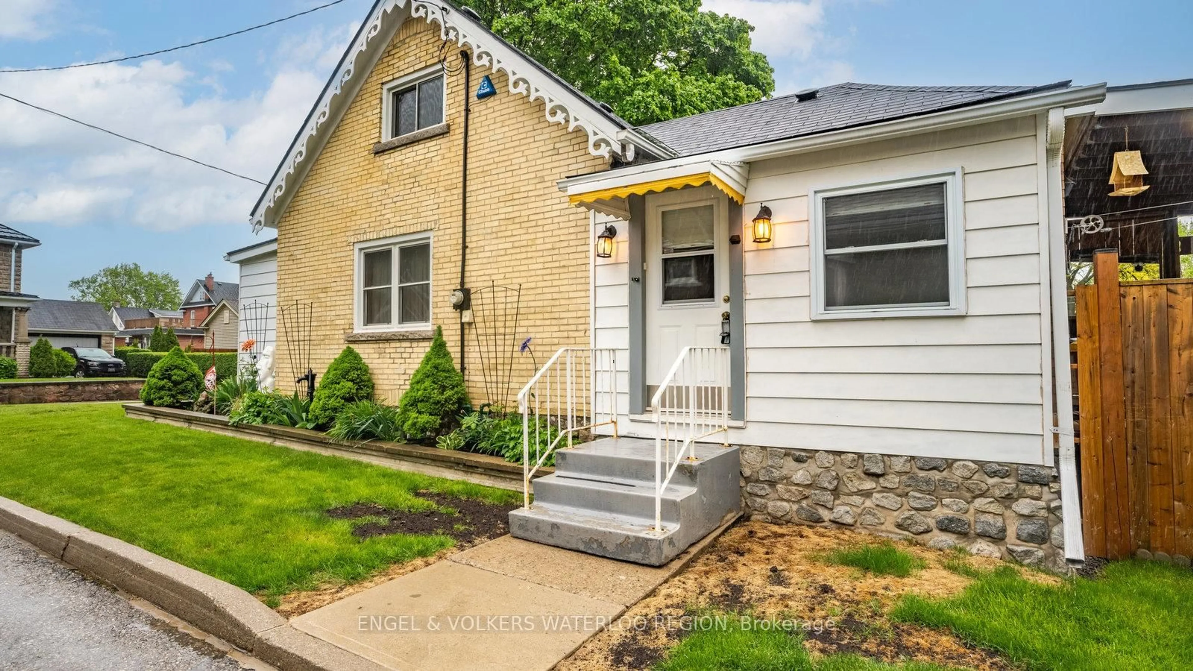 Home with brick exterior material, street for 536 Church St, Cambridge Ontario N3H 1X5