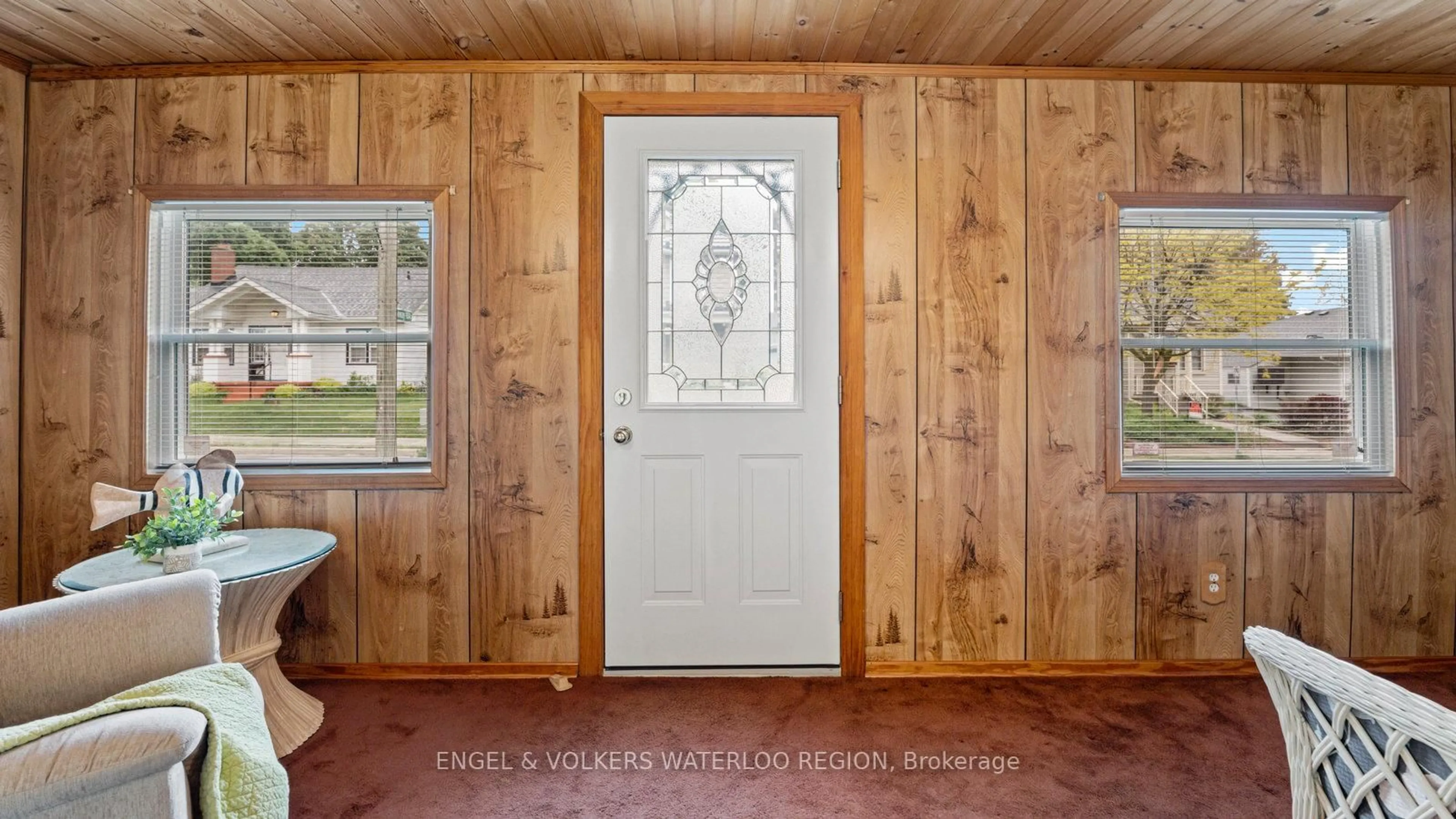 Indoor entryway for 536 Church St, Cambridge Ontario N3H 1X5