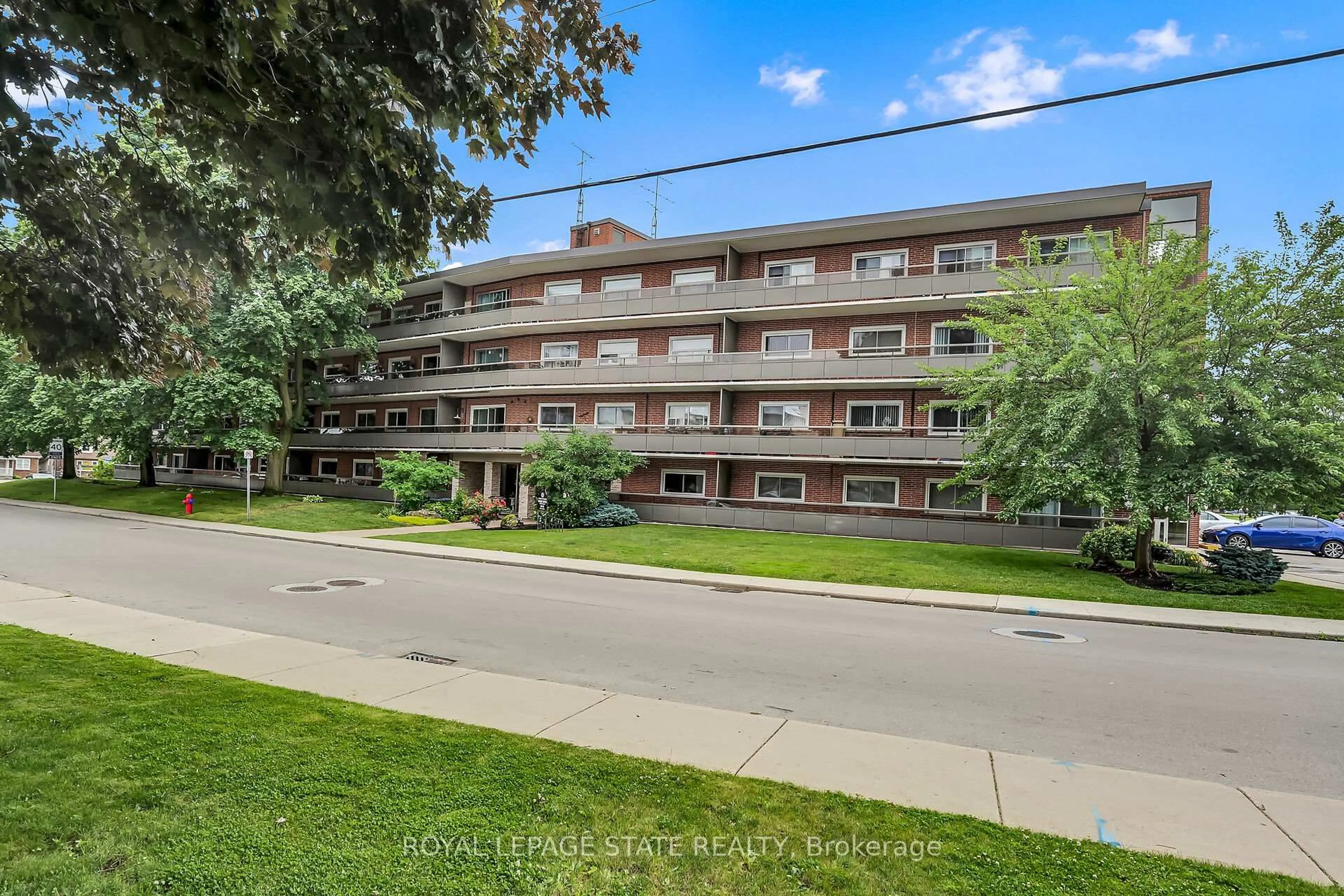Patio, unknown for 11 Woodman Dr #208, Hamilton Ontario L8K 4E3