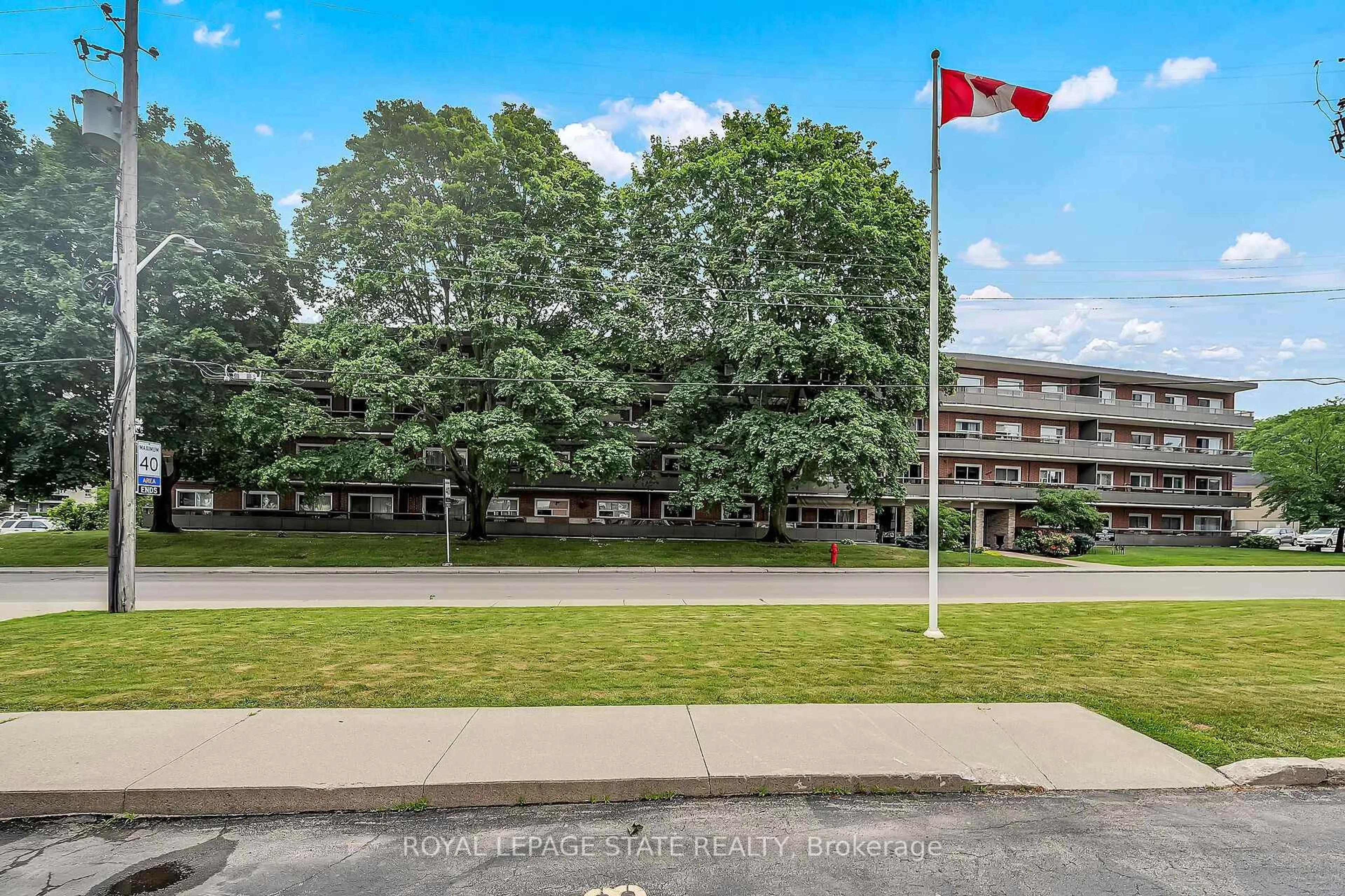 Patio, unknown for 11 Woodman Dr #208, Hamilton Ontario L8K 4E3
