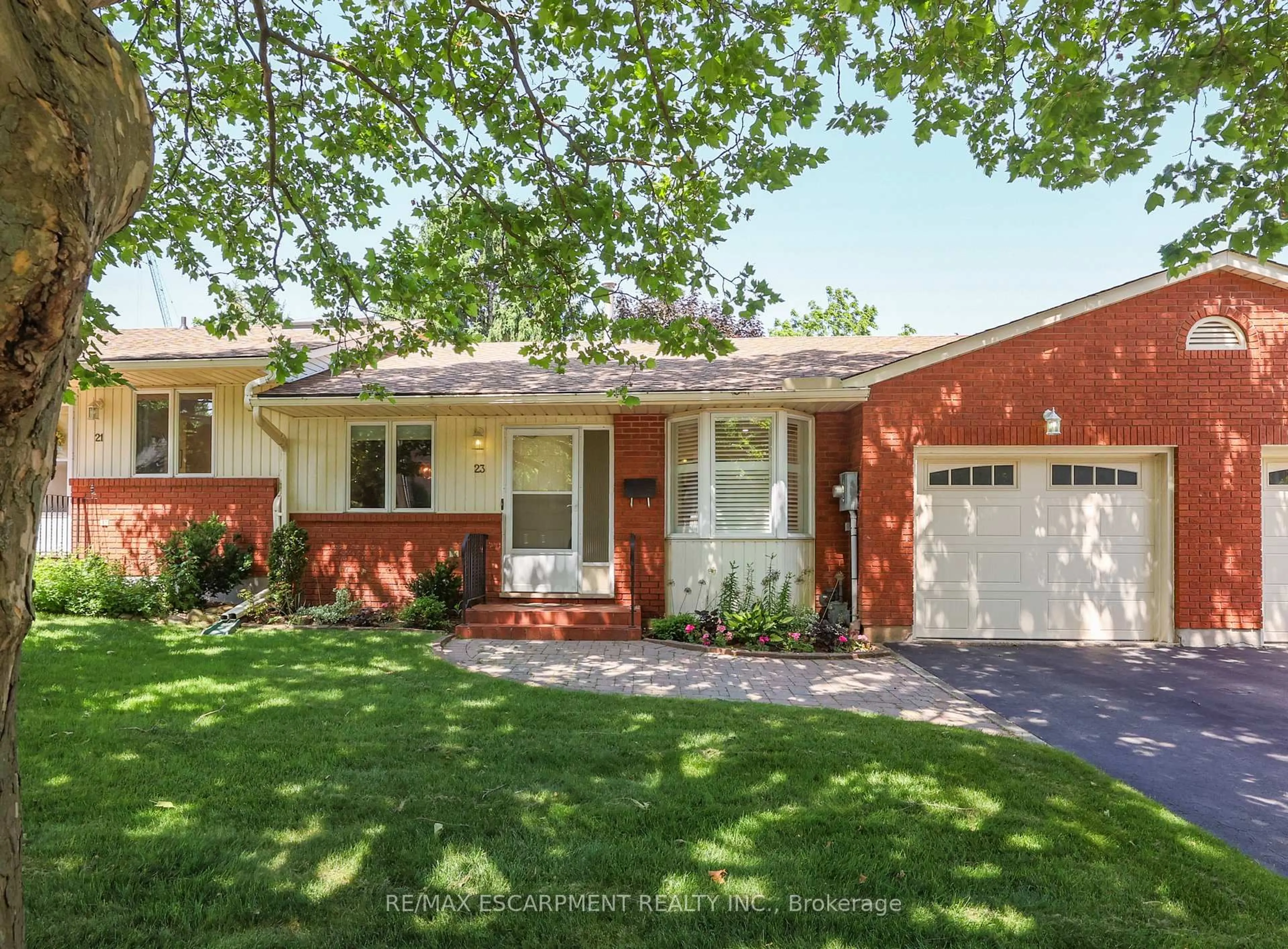 Home with brick exterior material, street for 23 Robinson St, Grimsby Ontario L3M 3C8