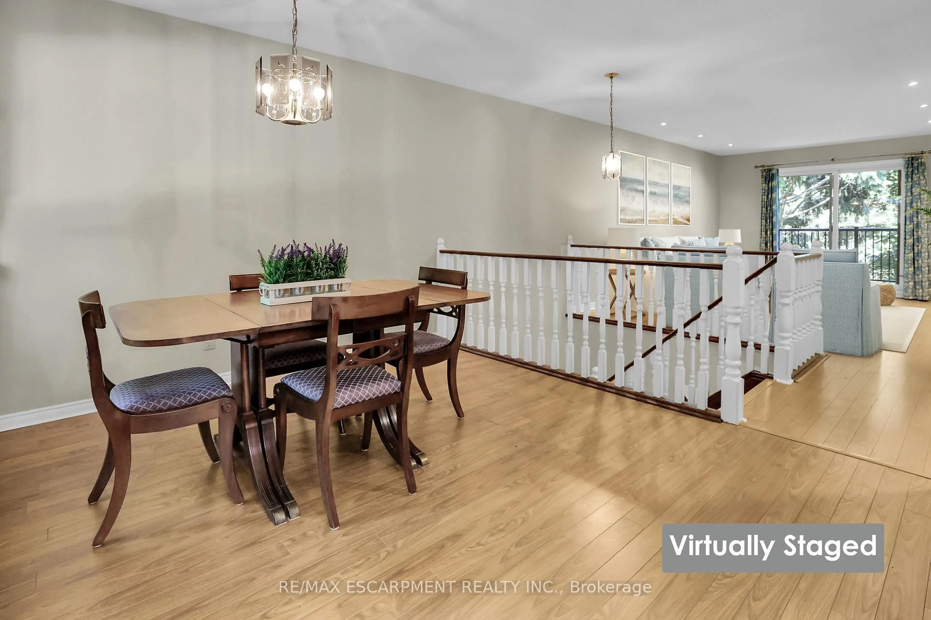 Dining room, unknown for 23 Robinson St, Grimsby Ontario L3M 3C8