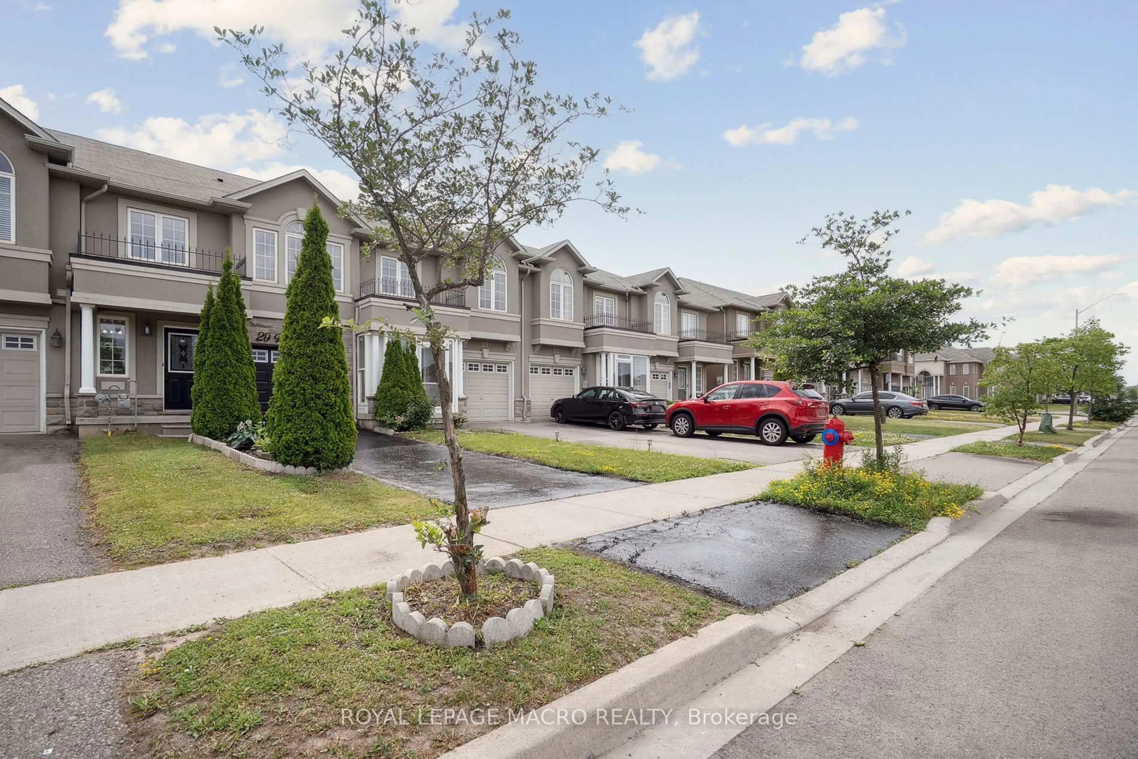 A pic from outside/outdoor area/front of a property/back of a property/a pic from drone, street for 29 Trafalgar Dr, Hamilton Ontario L8J 0E2