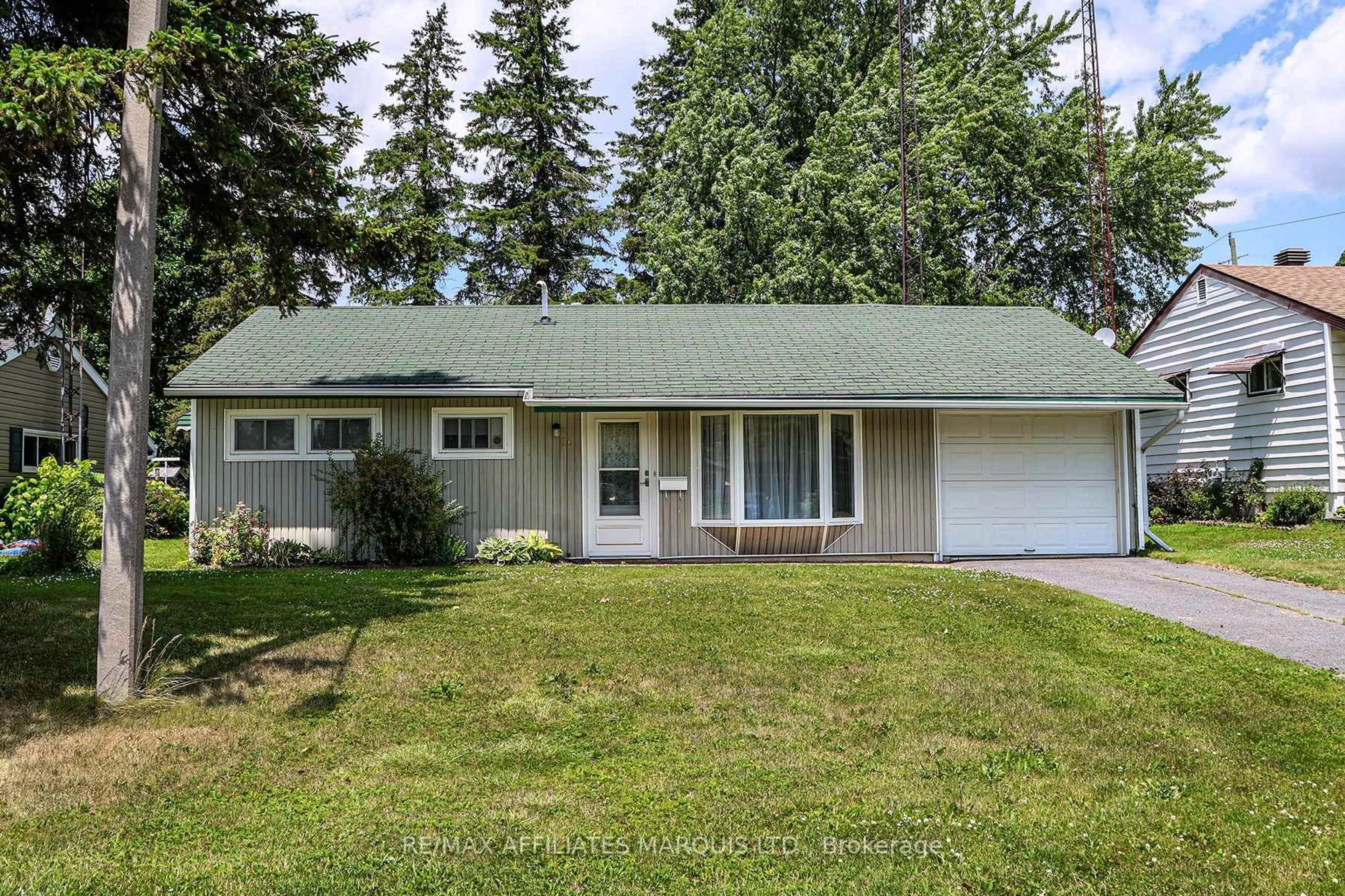 Home with vinyl exterior material, street for 56 Loyalist St, South Dundas Ontario K0C 1X0