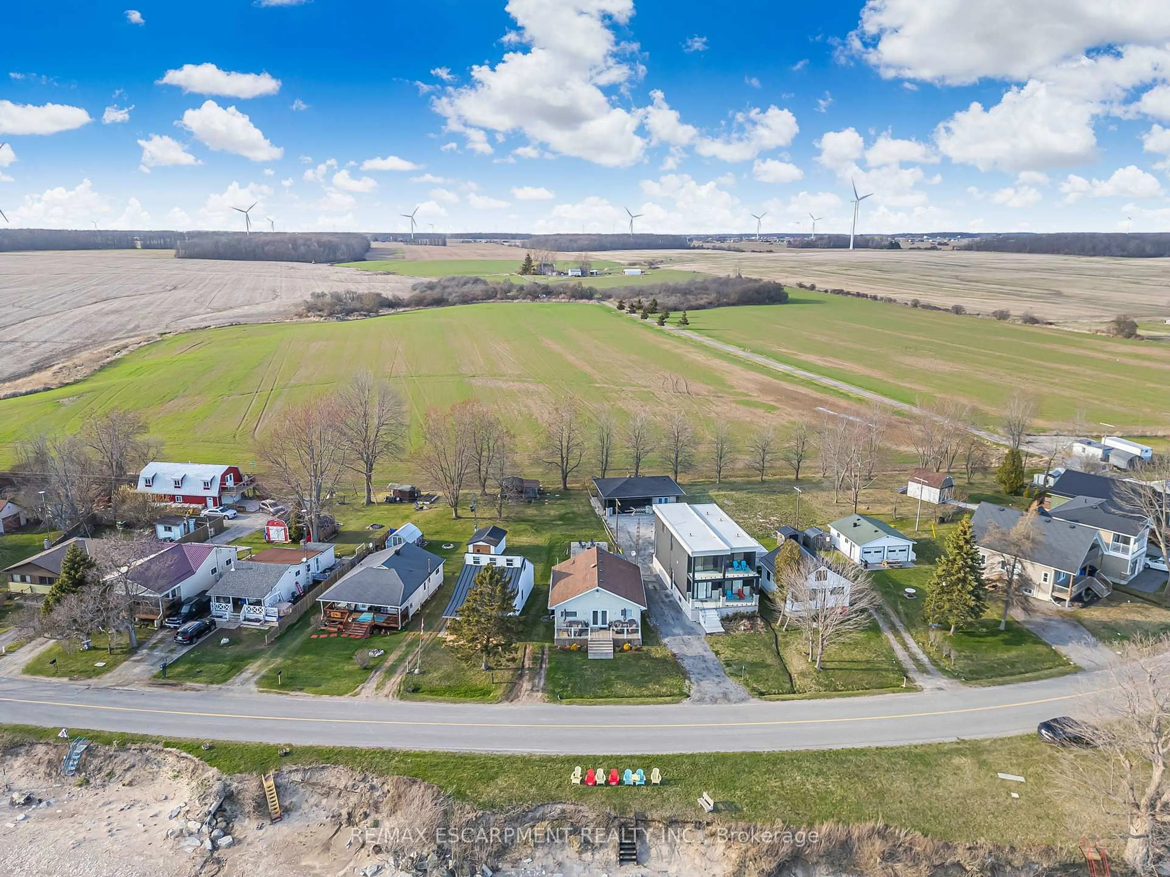 A pic from outside/outdoor area/front of a property/back of a property/a pic from drone, street for 793 Lakeshore Rd, Haldimand Ontario N0A 1P0