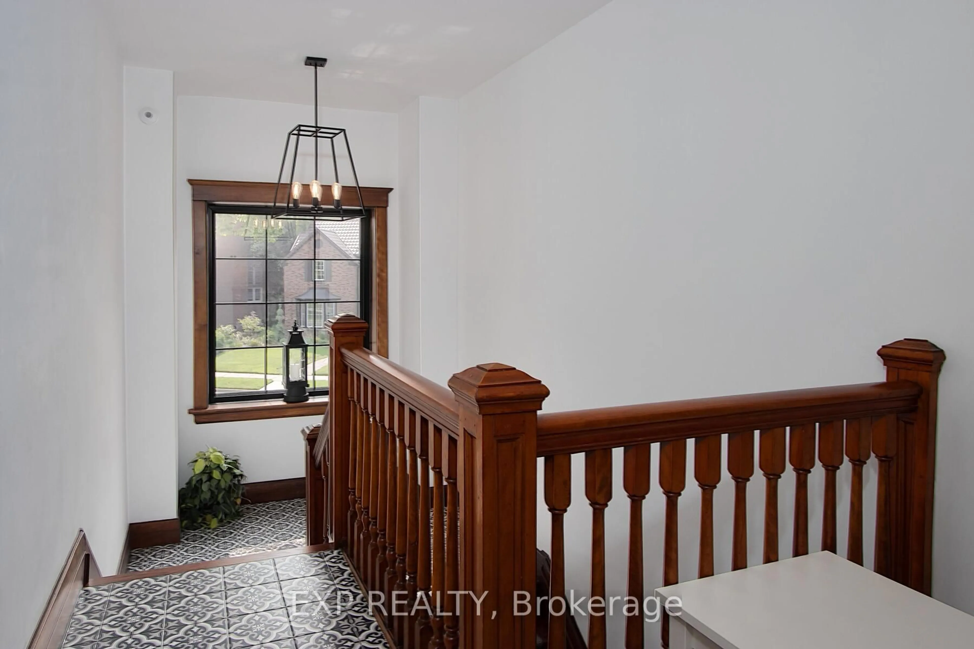 Indoor foyer for 130 Windsor Cres #4, London South Ontario N6C 1V8