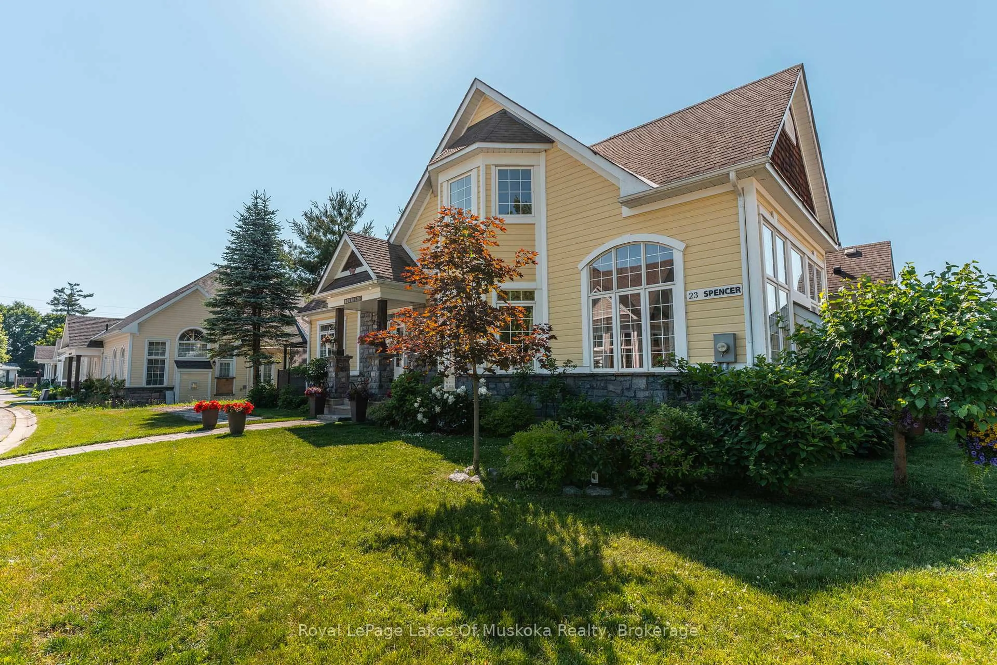 A pic from outside/outdoor area/front of a property/back of a property/a pic from drone, street for 23 Spencer St, Bracebridge Ontario P1L 0B7