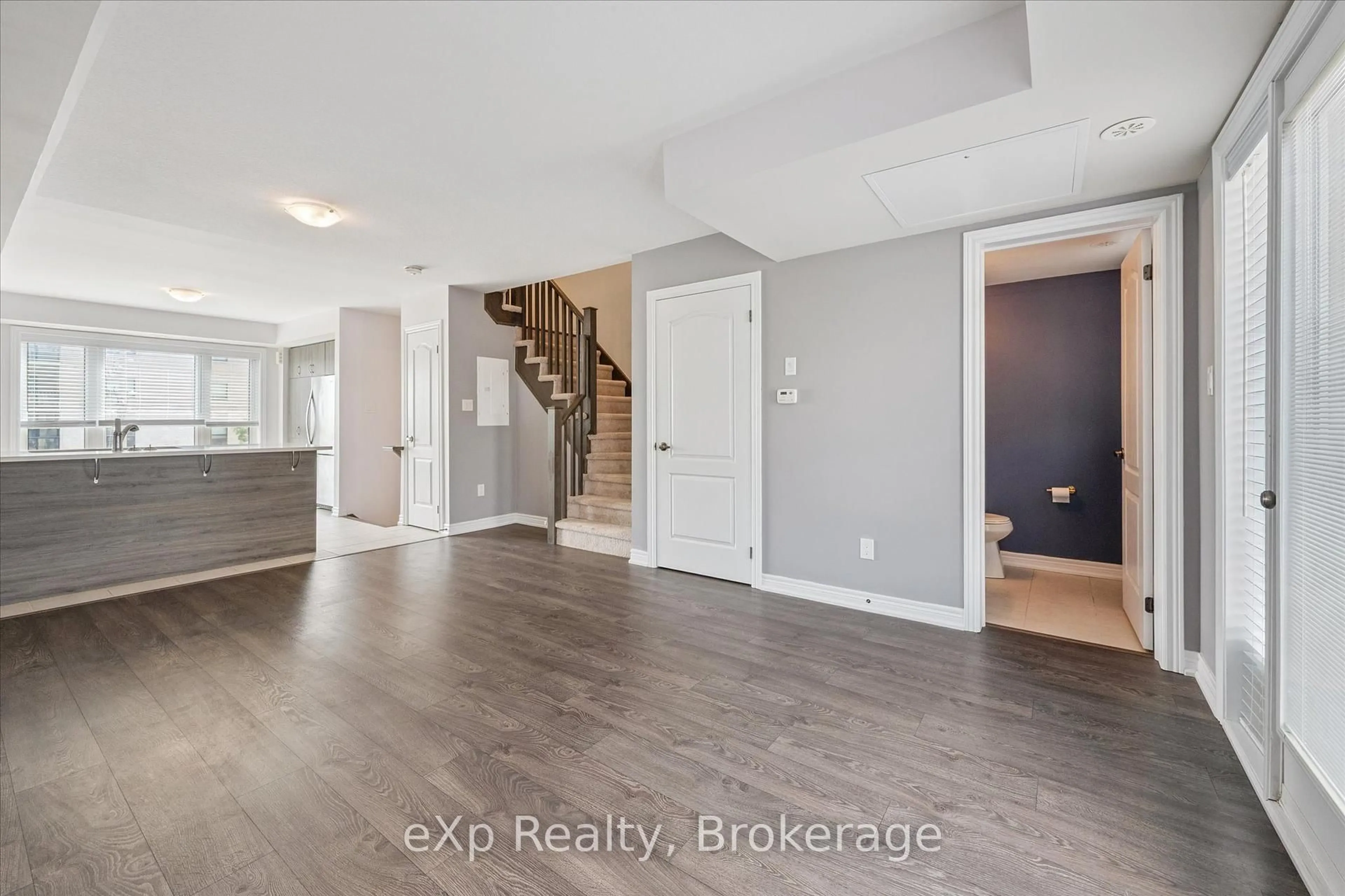 Indoor entryway for 124 Watson Pkwy #4, Guelph Ontario N1E 0P6