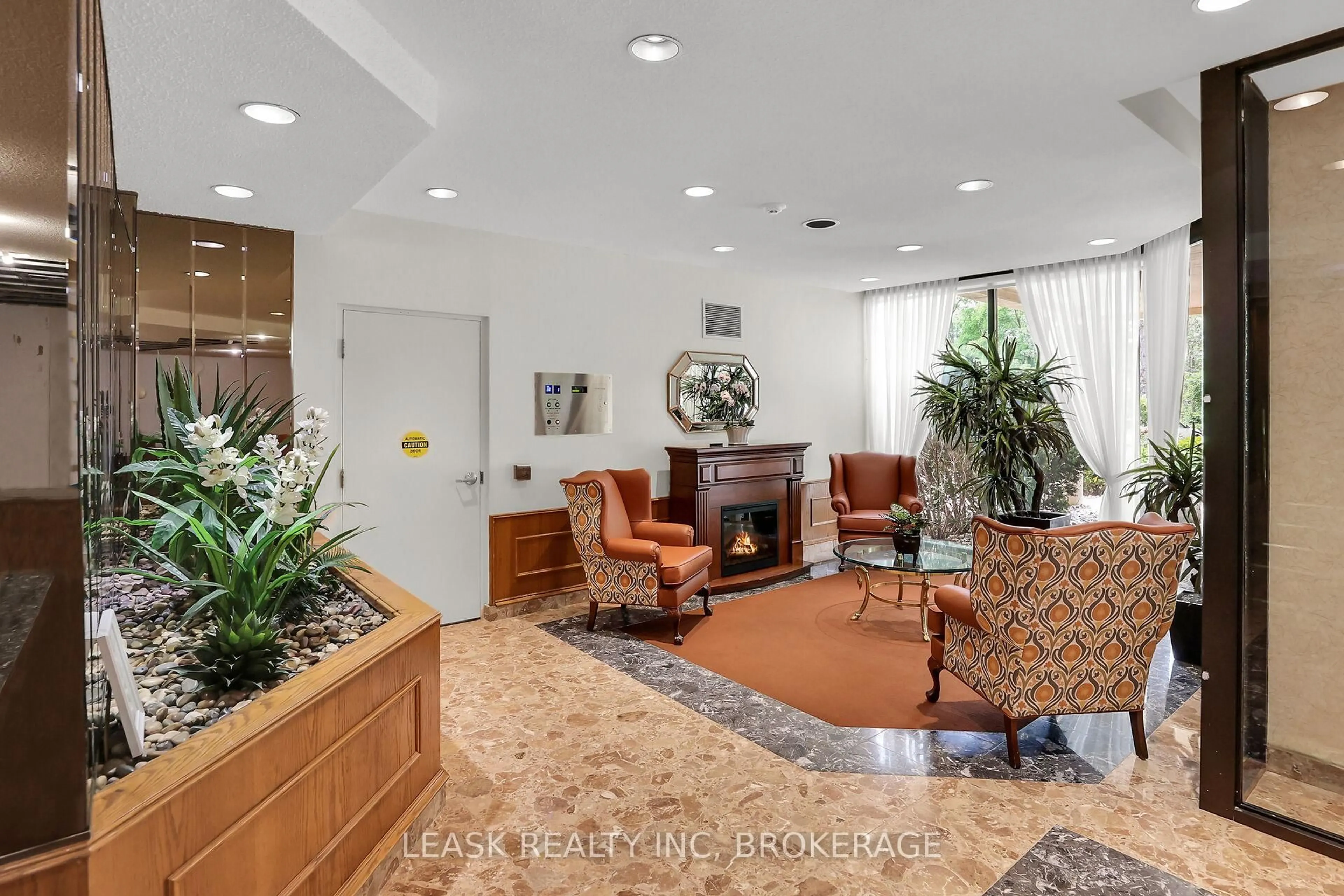Lobby for 3 Towering Hts Blvd #303, St. Catharines Ontario L2T 4A4