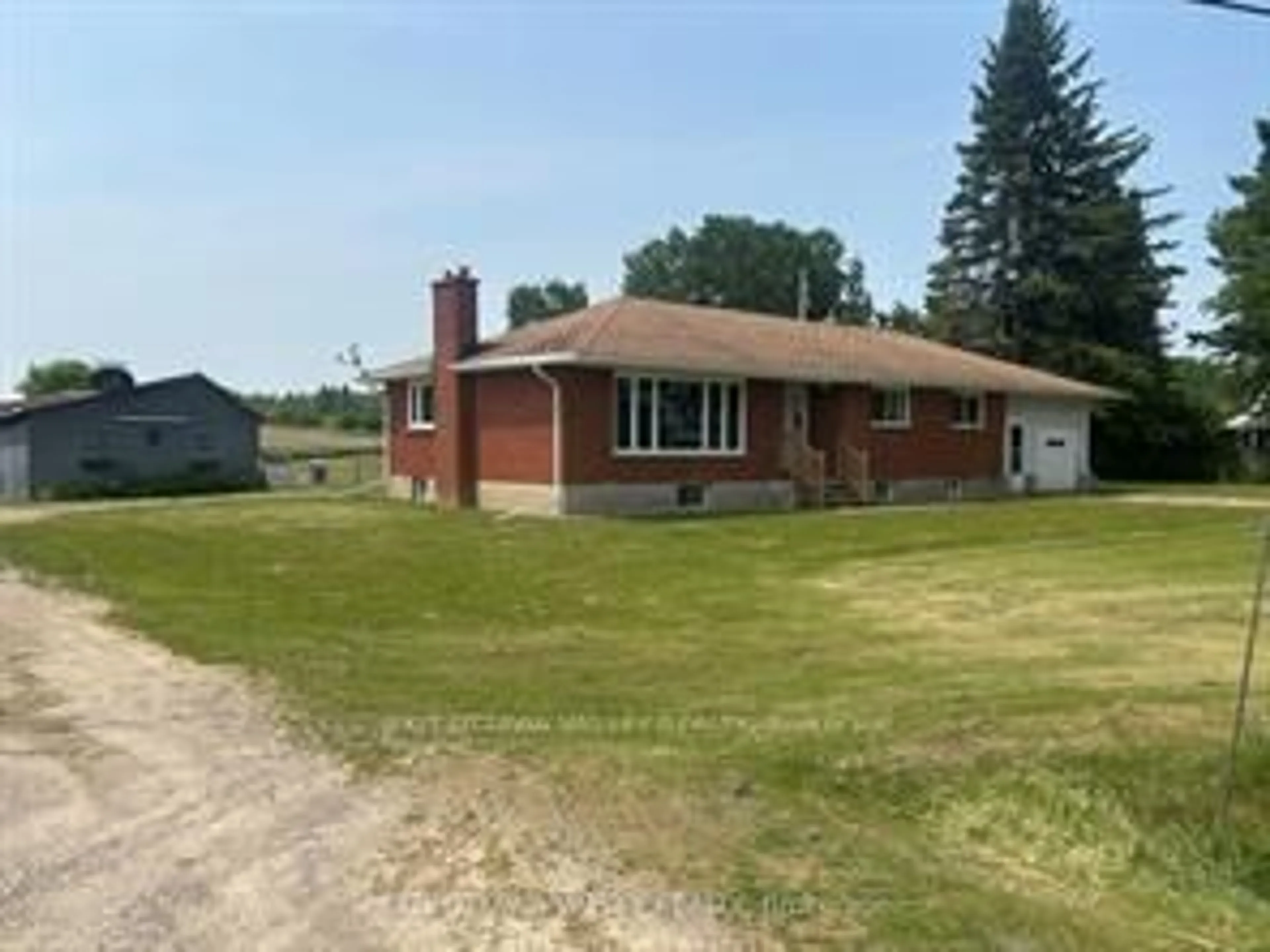 A pic from outside/outdoor area/front of a property/back of a property/a pic from drone, building for 2047 Lapasse Rd, Beachburg Ontario K0J 1C0