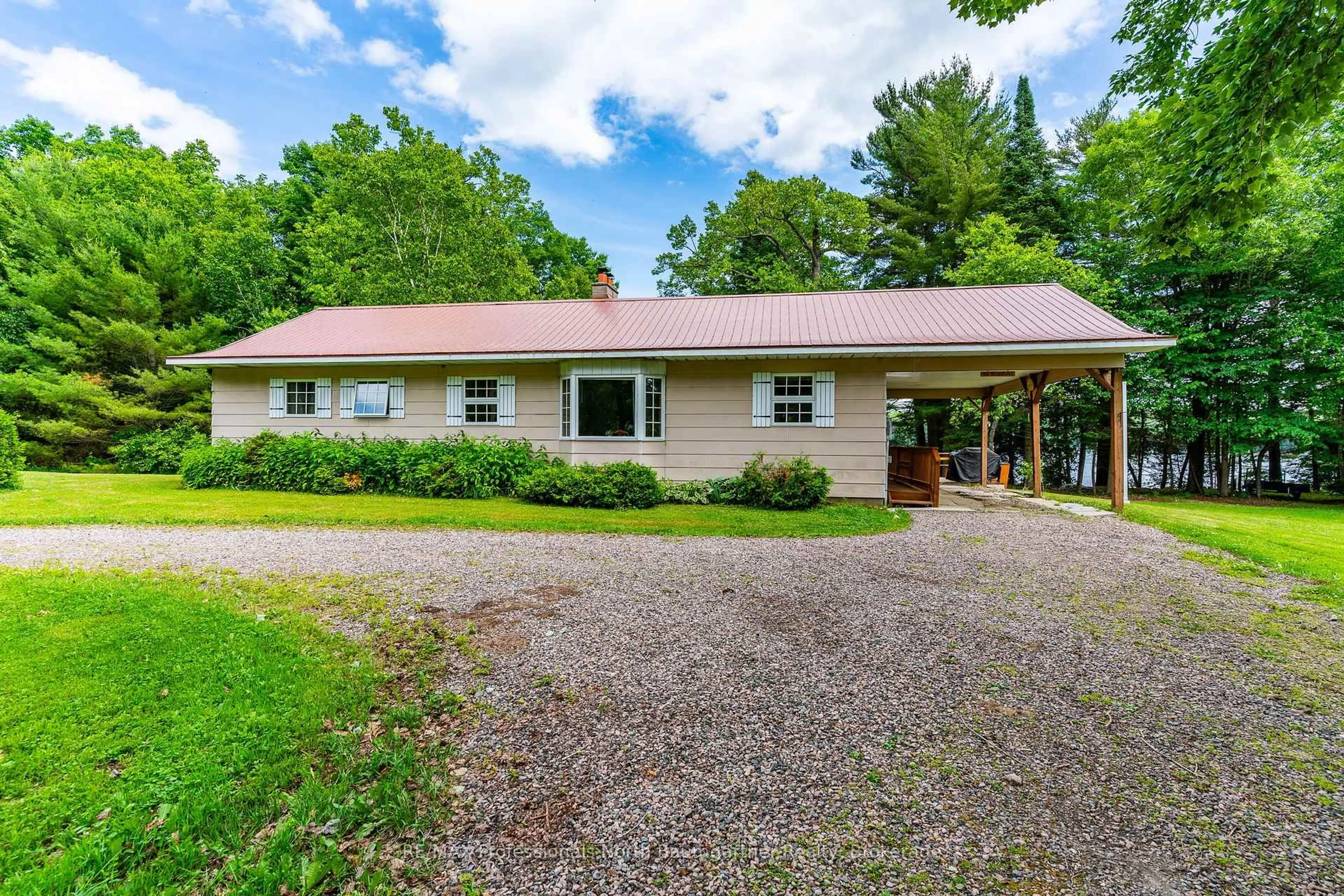 A pic from outside/outdoor area/front of a property/back of a property/a pic from drone, unknown for 1230 North Shore Rd, Algonquin Highlands Ontario K0M 1S0