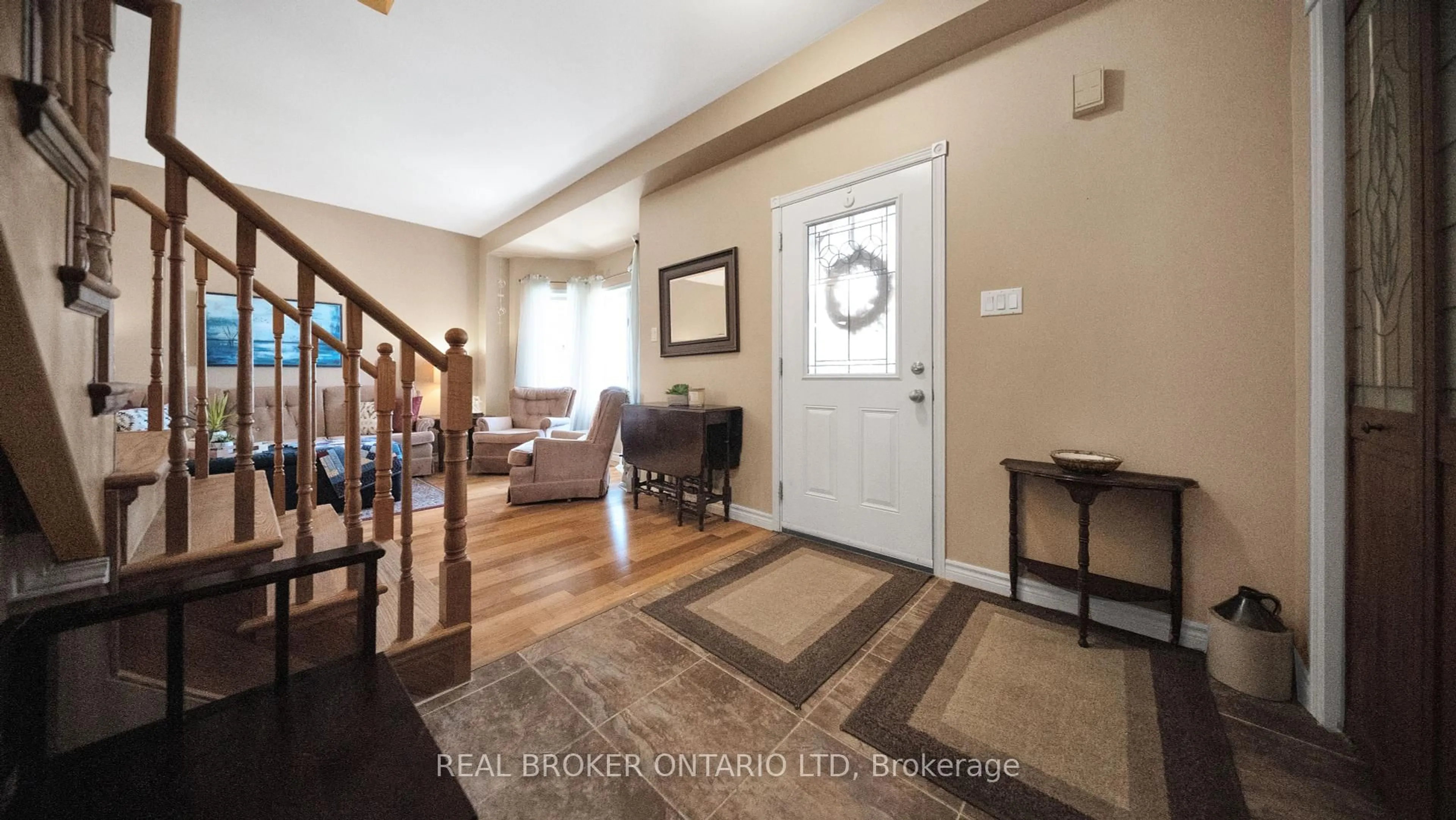 Indoor foyer for 427 Olde Village Lane, Shelburne Ontario L0N 1S2
