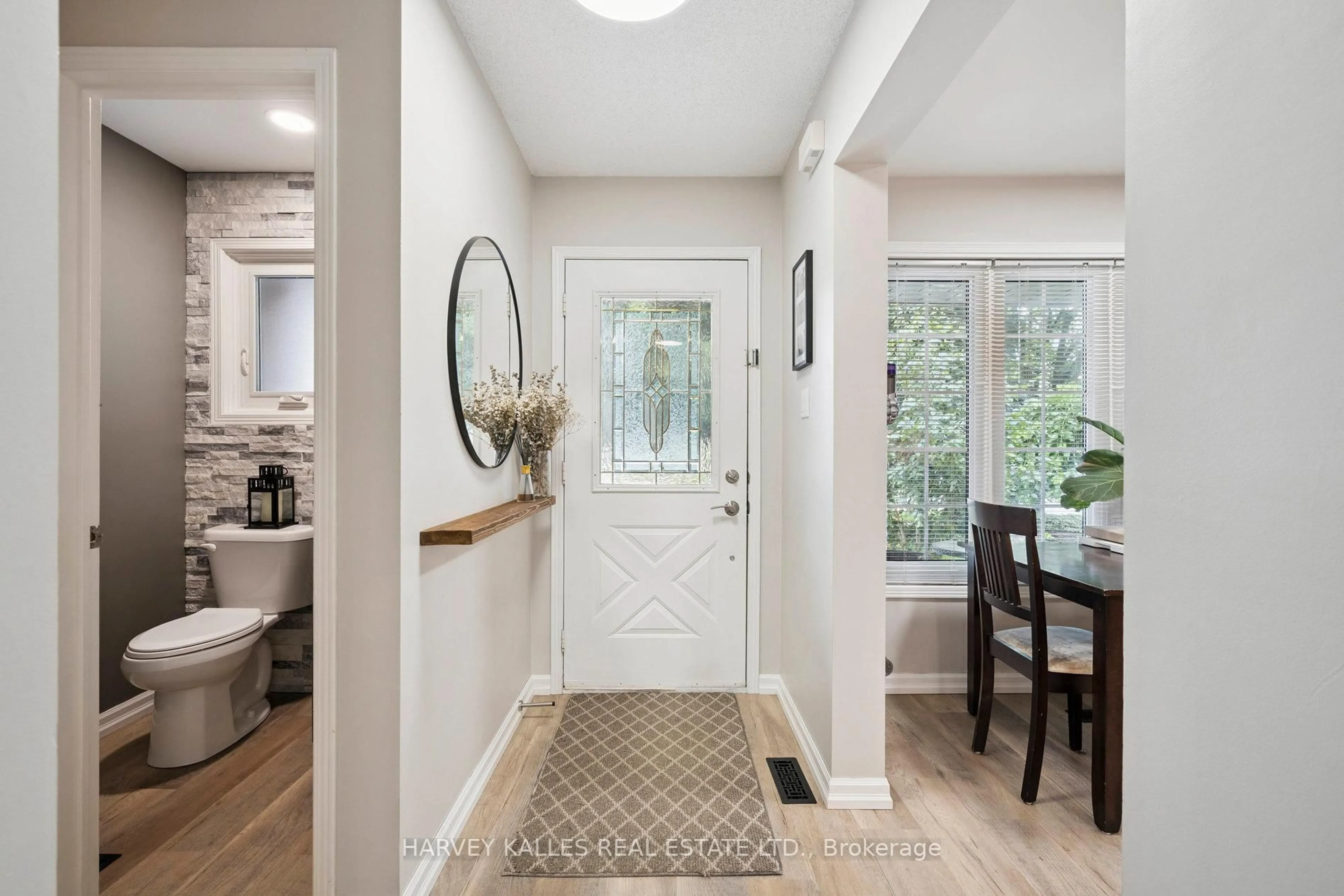 Indoor entryway for 72 Ryans Way, Hamilton Ontario L0R 2H5