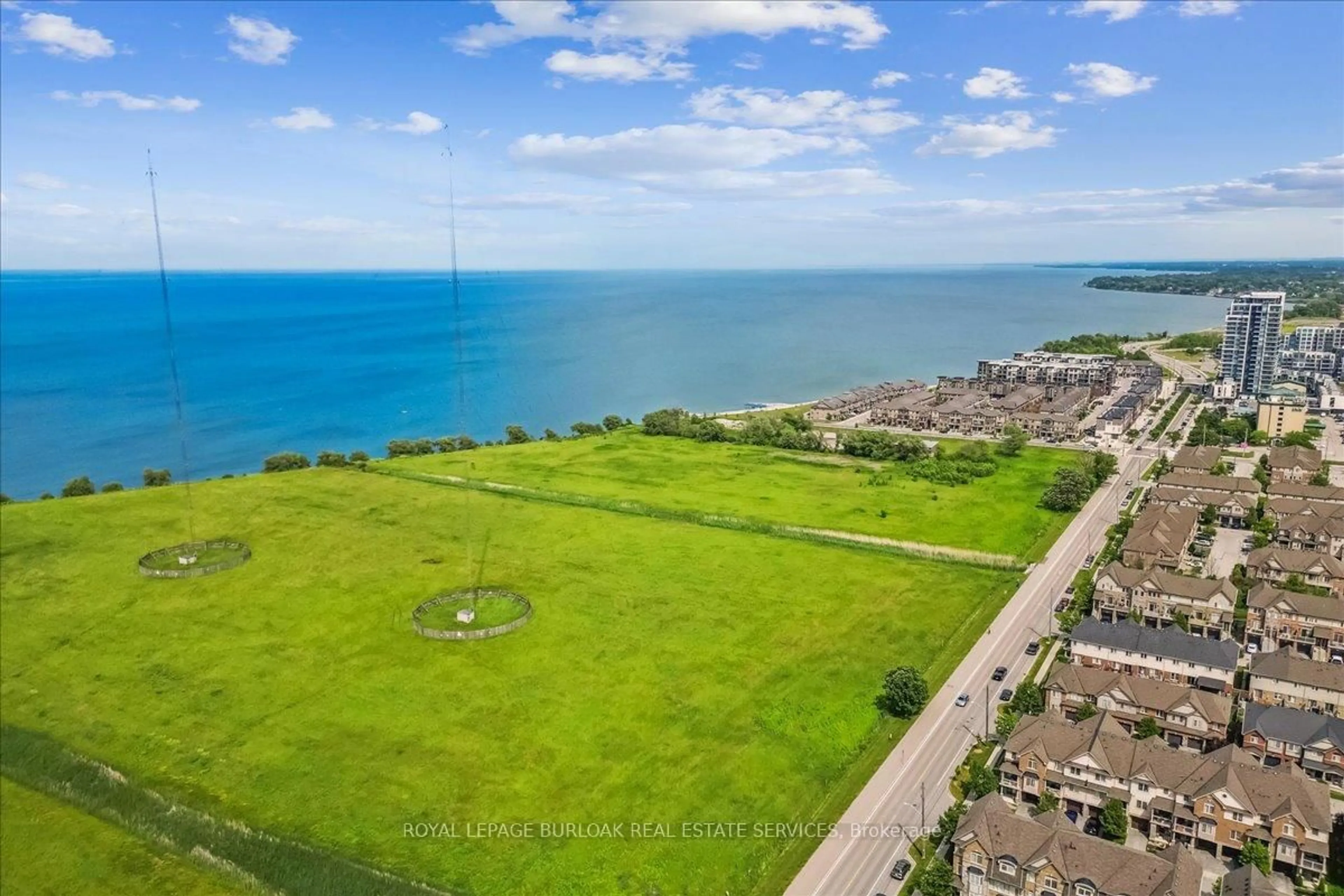 A pic from outside/outdoor area/front of a property/back of a property/a pic from drone, water/lake/river/ocean view for 550 North Service Rd #806, Grimsby Ontario L3M 0H9