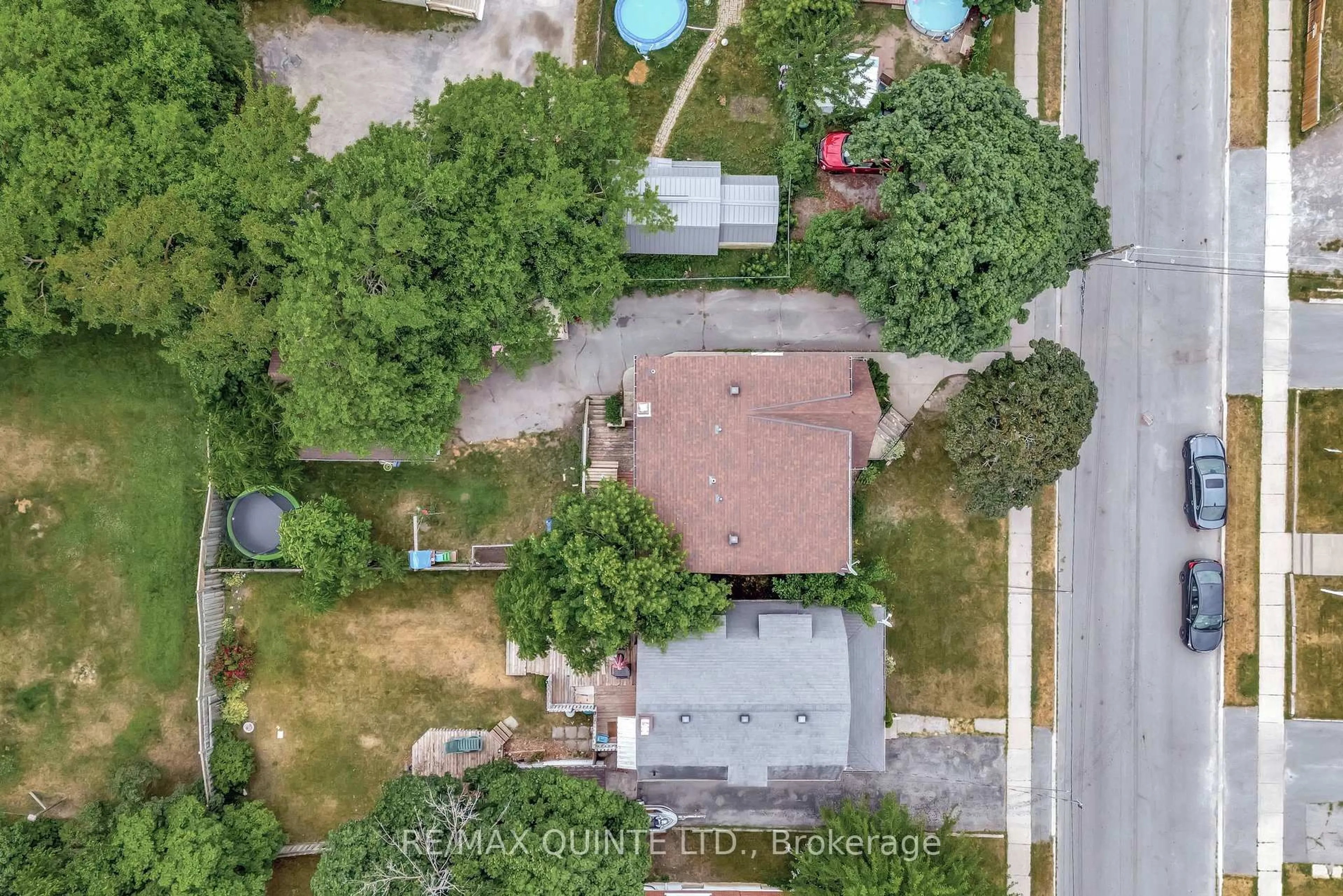 A pic from outside/outdoor area/front of a property/back of a property/a pic from drone, street for 7 Ritchie Ave, Belleville Ontario K8P 3V8