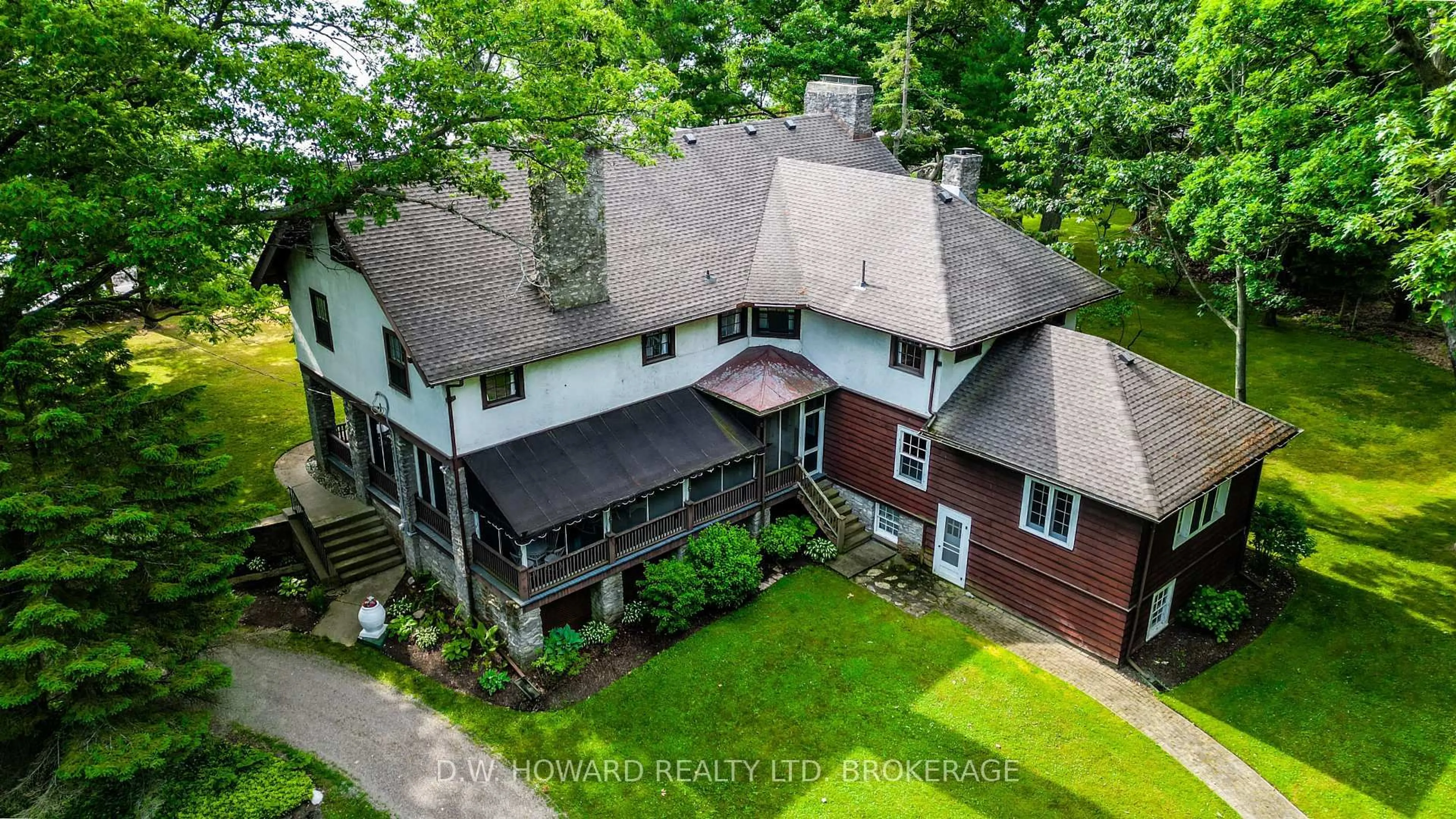 A pic from outside/outdoor area/front of a property/back of a property/a pic from drone, street for 683 Pt Abino Rd, Fort Erie Ontario L0S 1N0