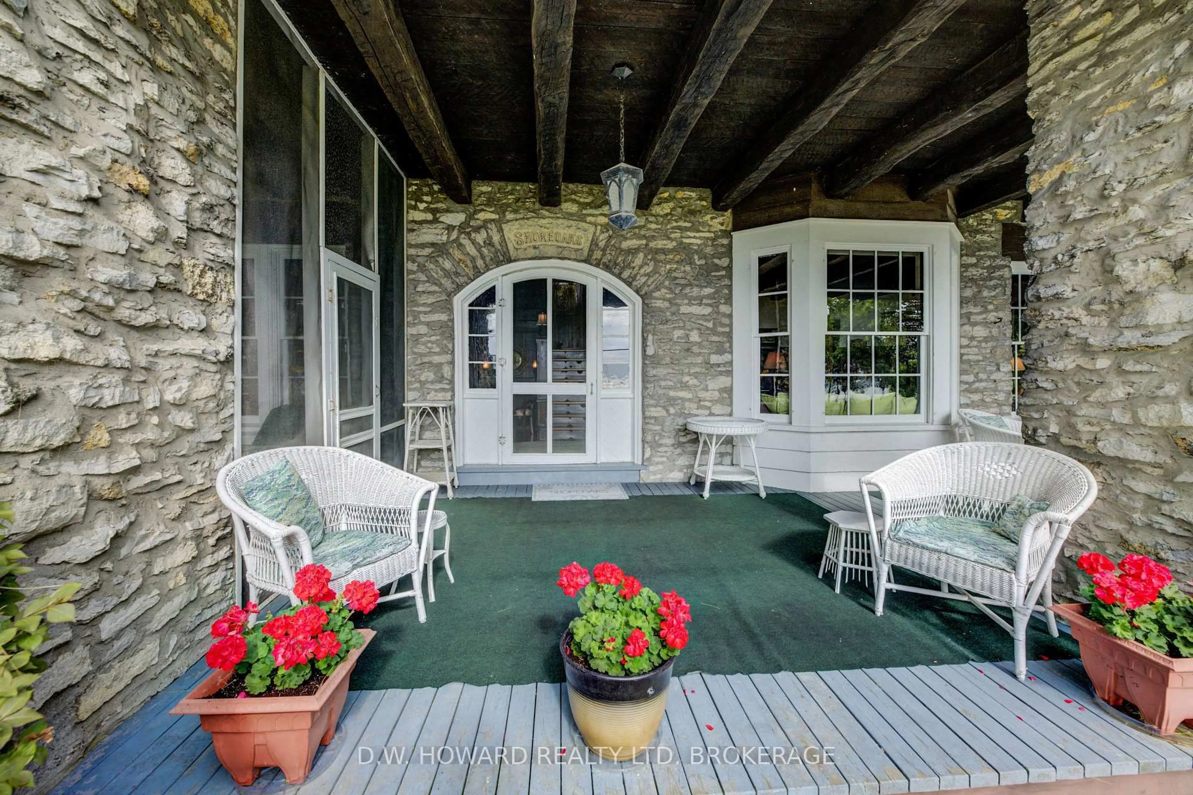 Patio, street for 683 Pt Abino Rd, Fort Erie Ontario L0S 1N0