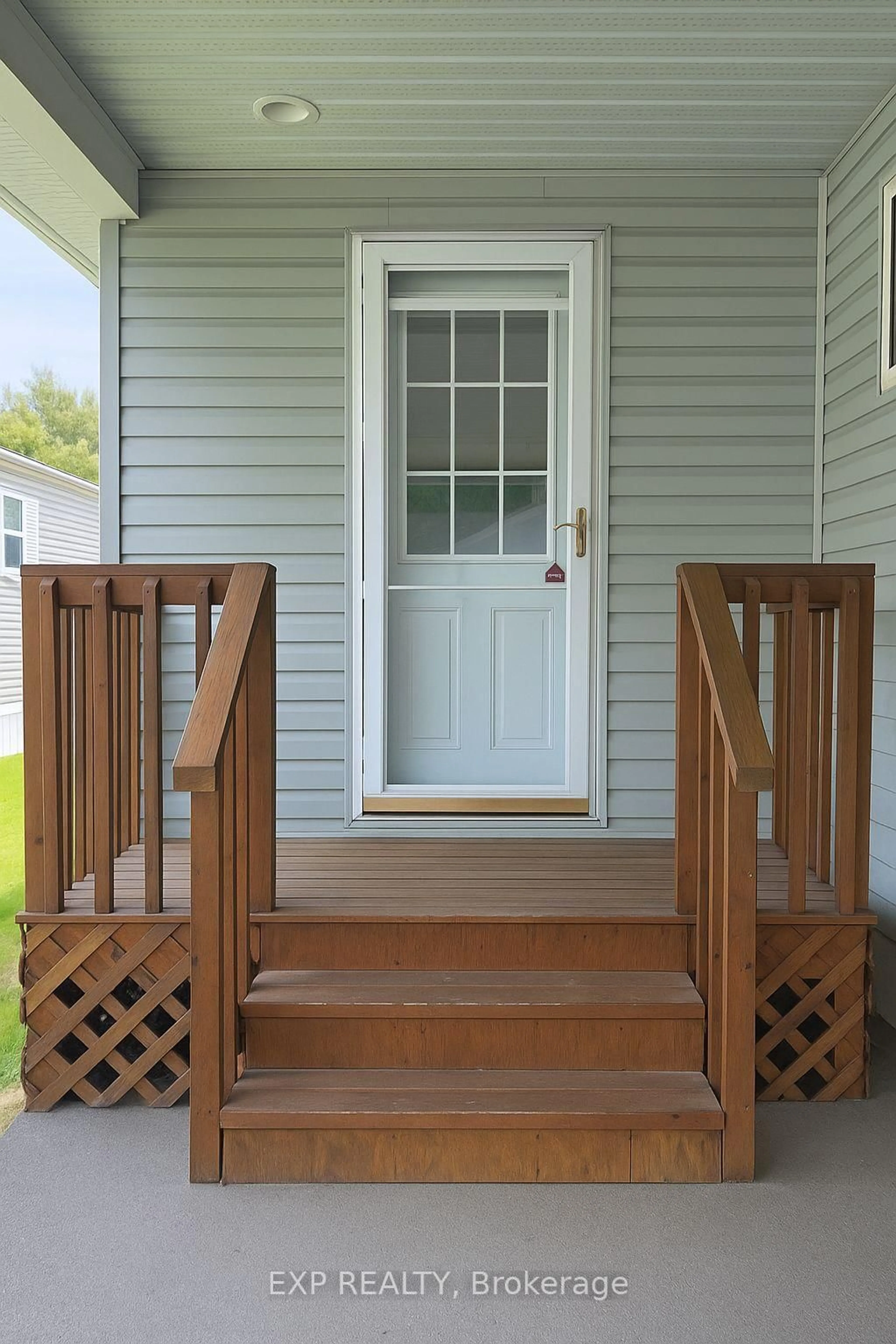 Indoor entryway for 1023 Vista Barrett Private, Greely Ontario K4P 1C8