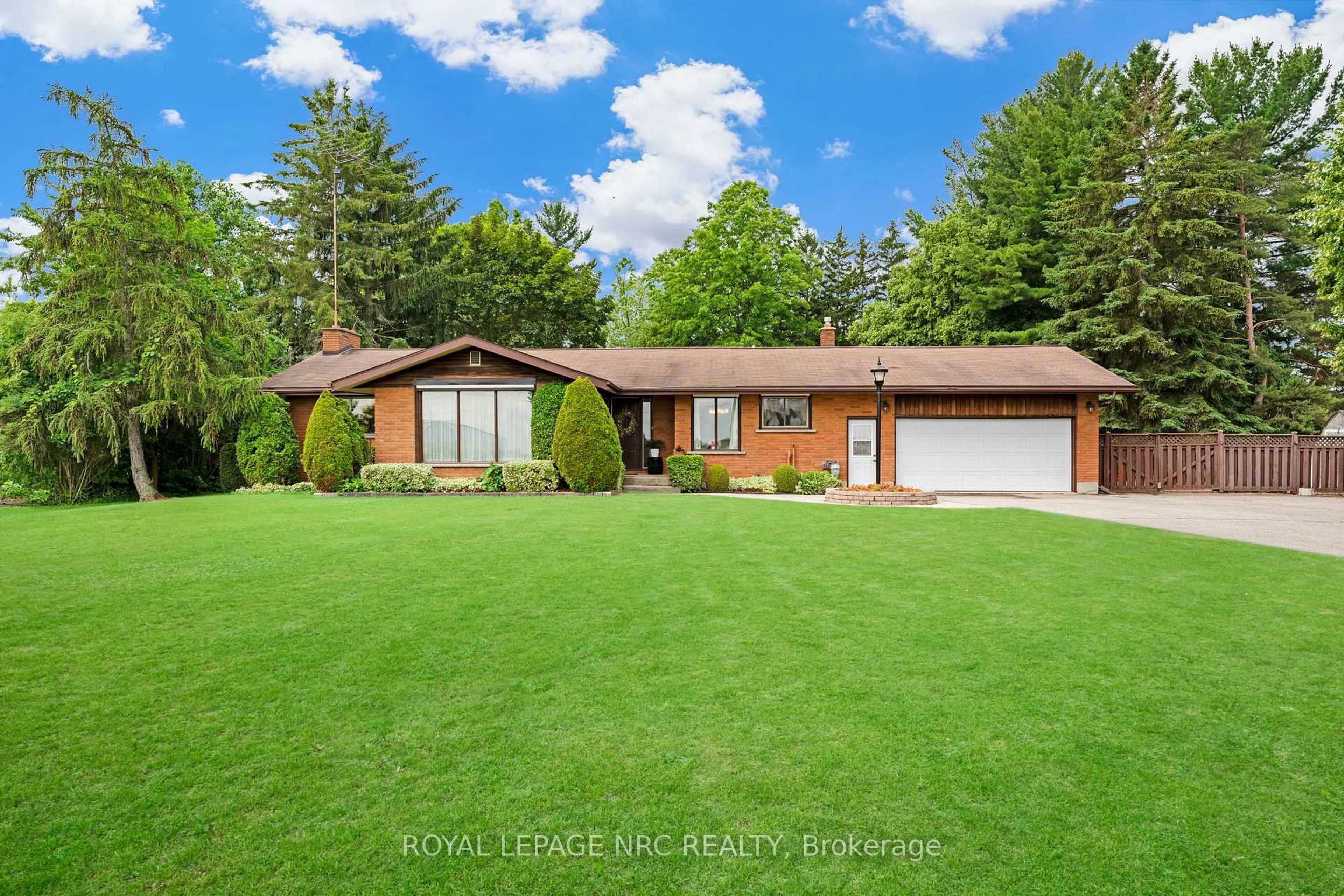 A pic from outside/outdoor area/front of a property/back of a property/a pic from drone, street for 1310 Four Mile Creek Rd, Niagara-on-the-Lake Ontario L0S 1J0