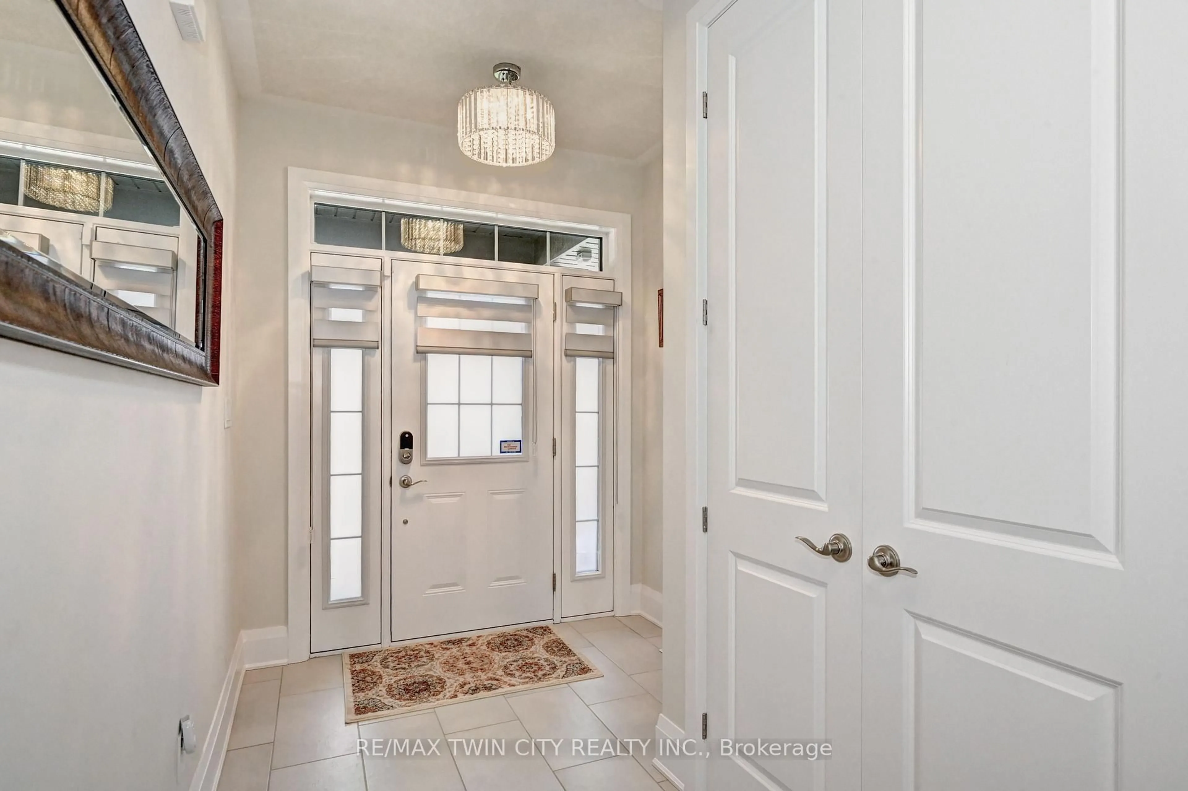 Indoor entryway for 292 Chokecherry Cres, Waterloo Ontario N2V 0H1
