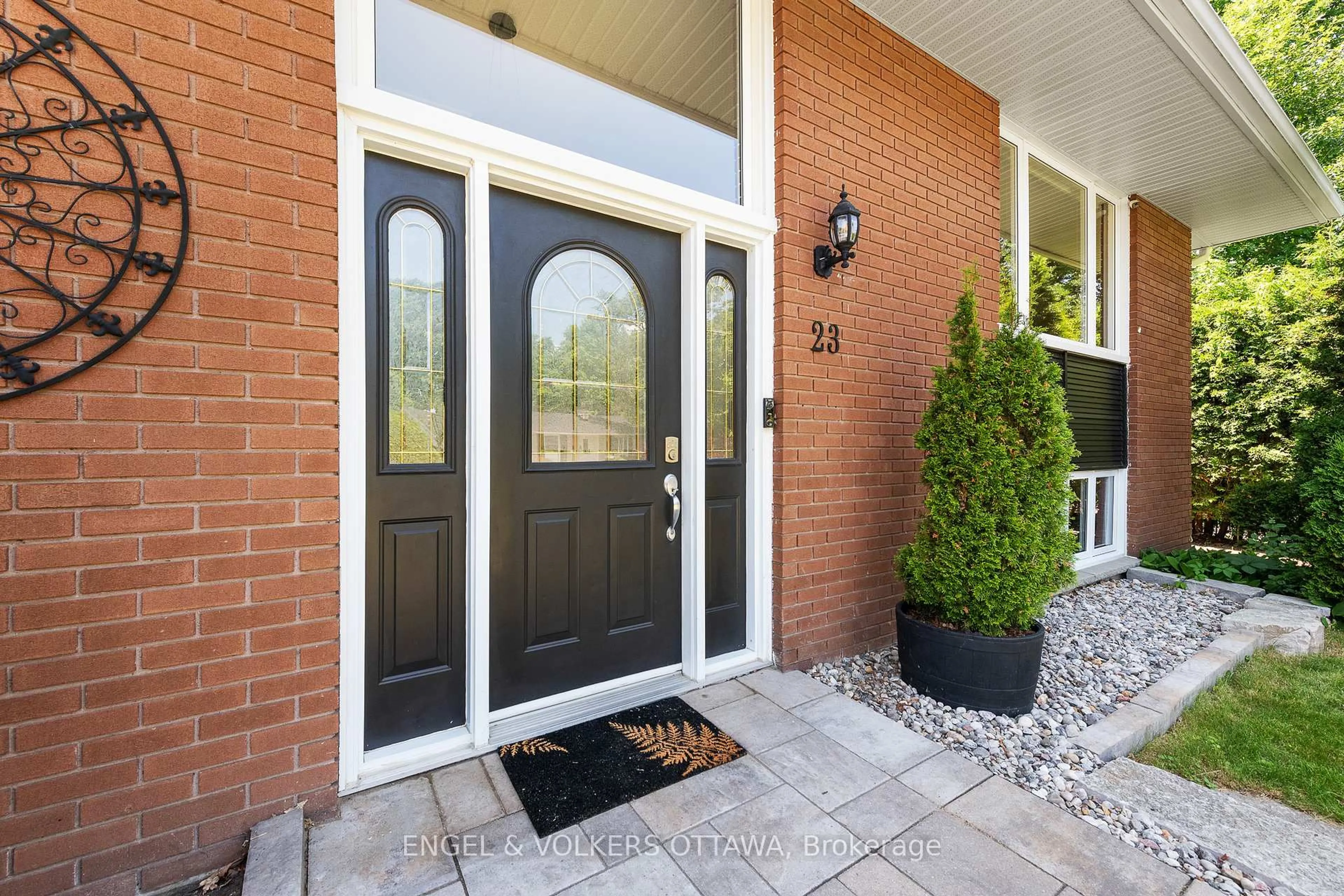 Unknown for 23 Dayton Cres, Ottawa Ontario K2H 7N8