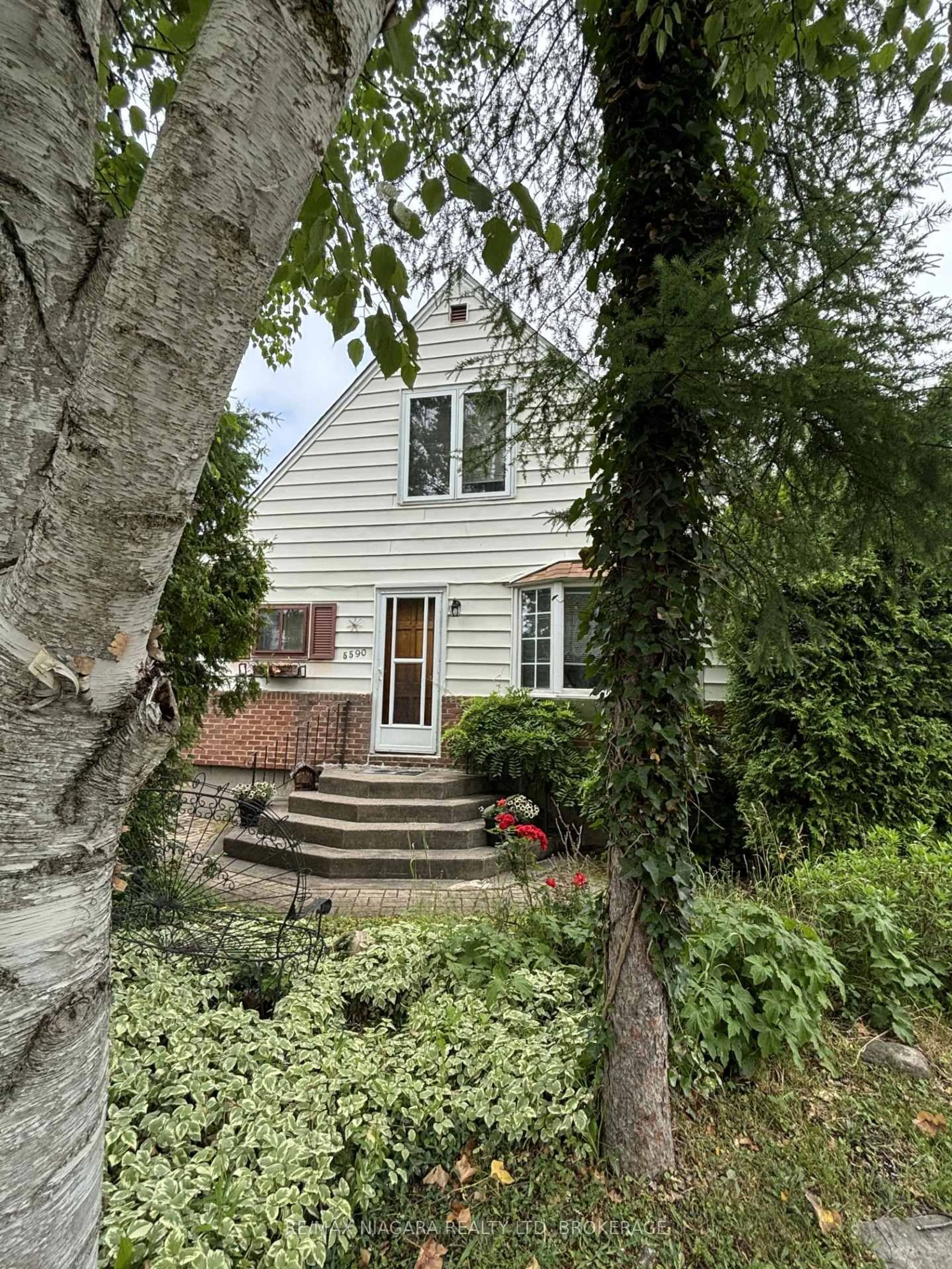 Unknown for 5590 Glamis Cres, Niagara Falls Ontario L2G 1G3